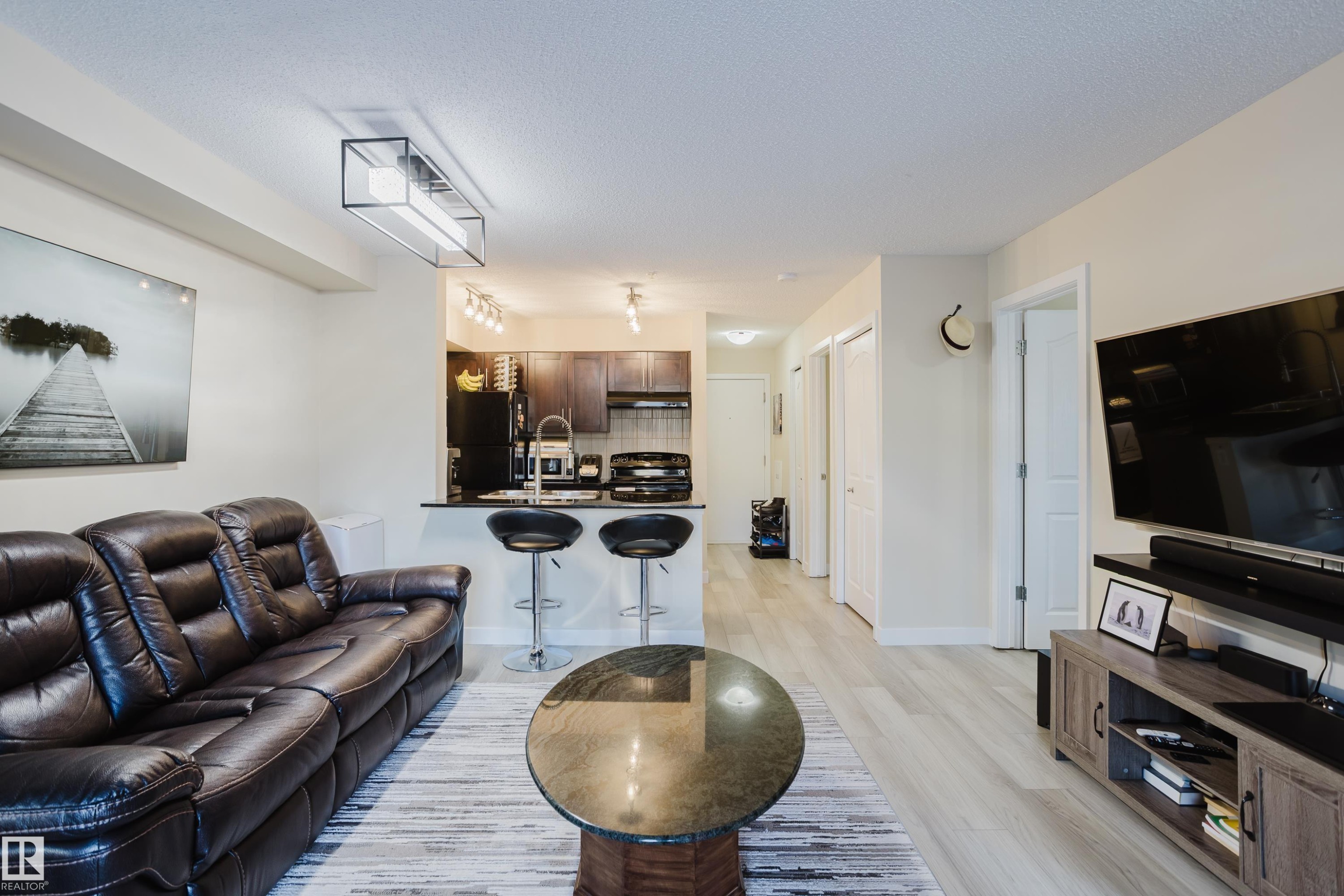 109 530 Watt Boulevard, Edmonton, AB - Indoor Photo Showing Living Room