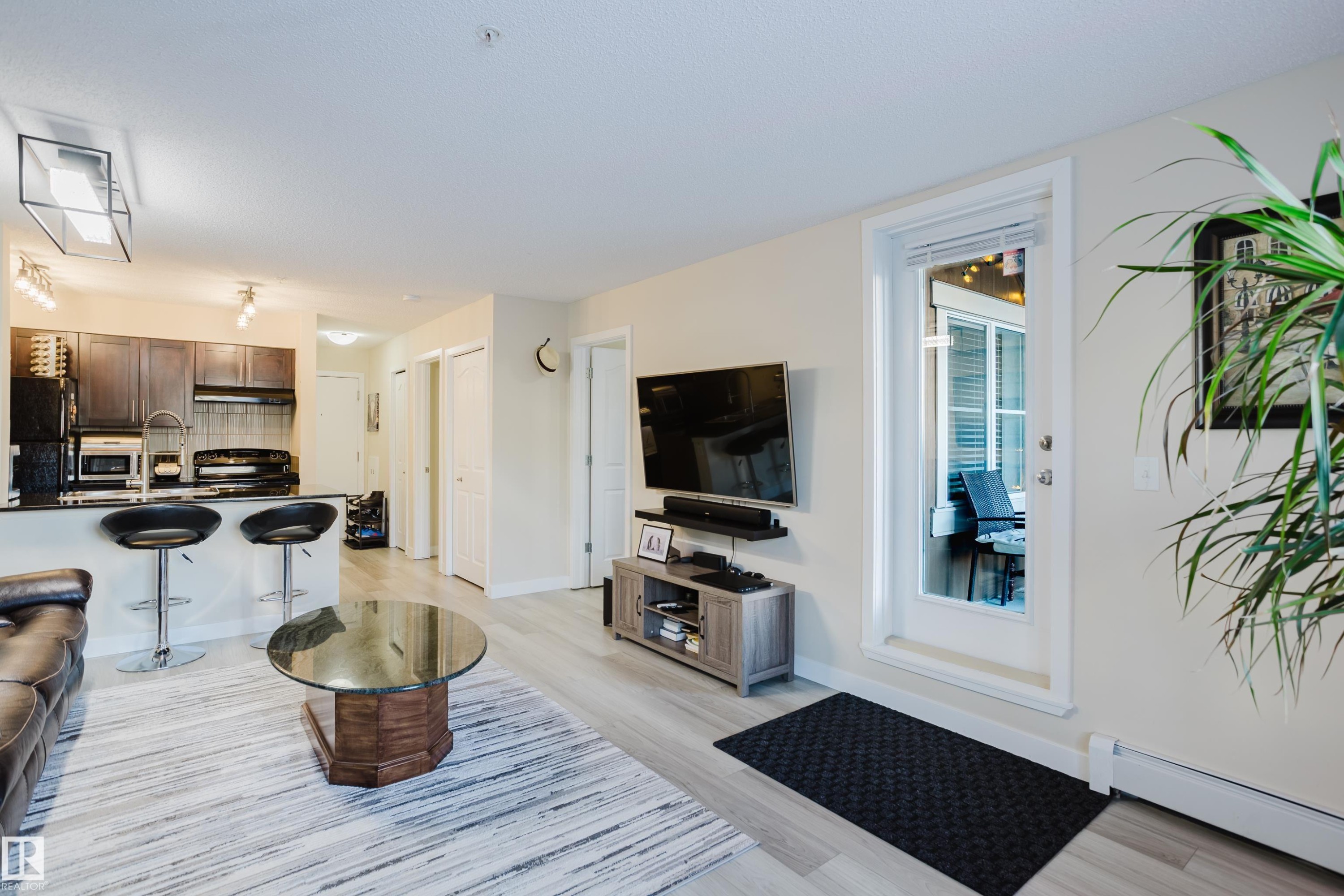 109 530 Watt Boulevard, Edmonton, AB - Indoor Photo Showing Living Room
