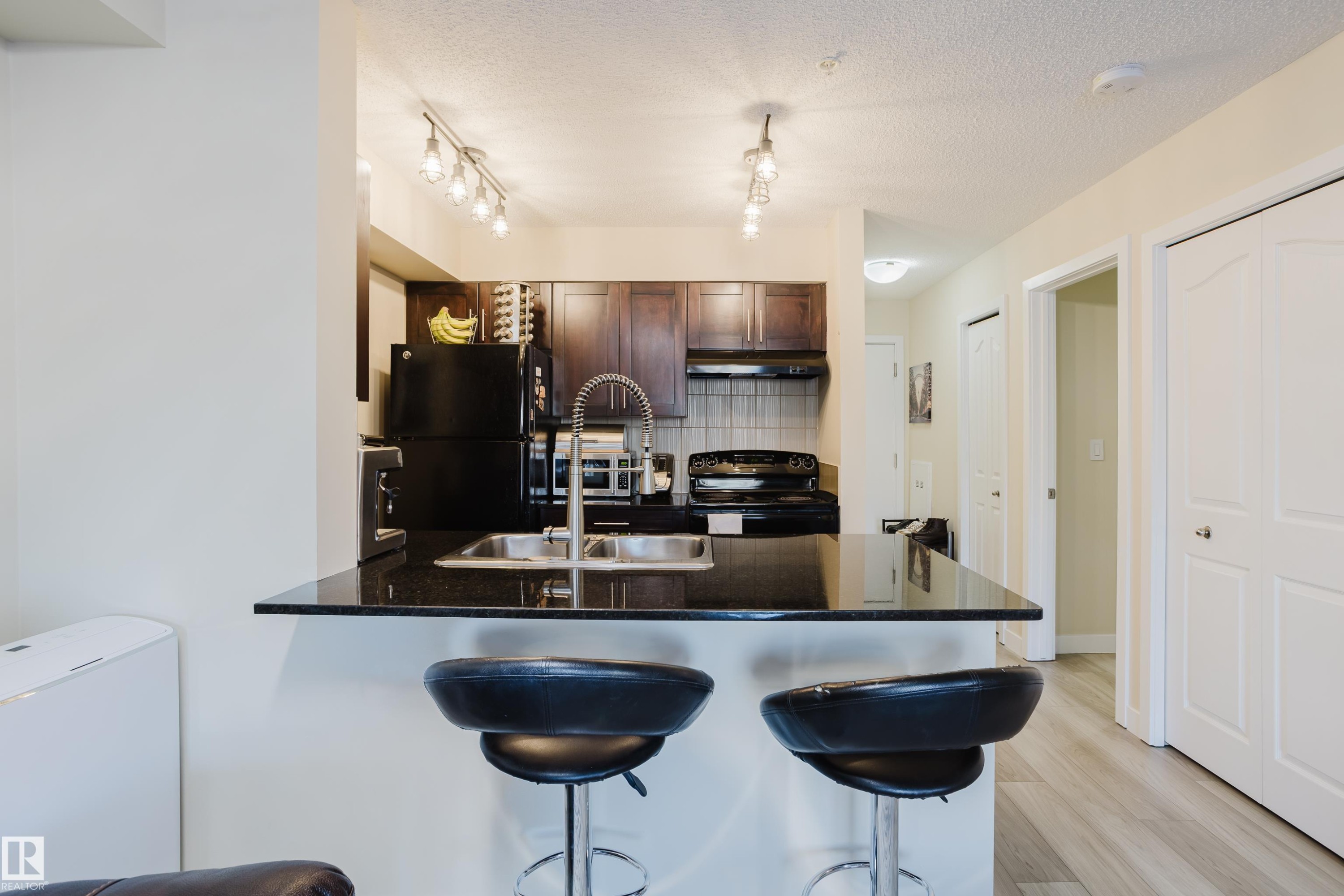 109 530 Watt Boulevard, Edmonton, AB - Indoor Photo Showing Kitchen With Double Sink