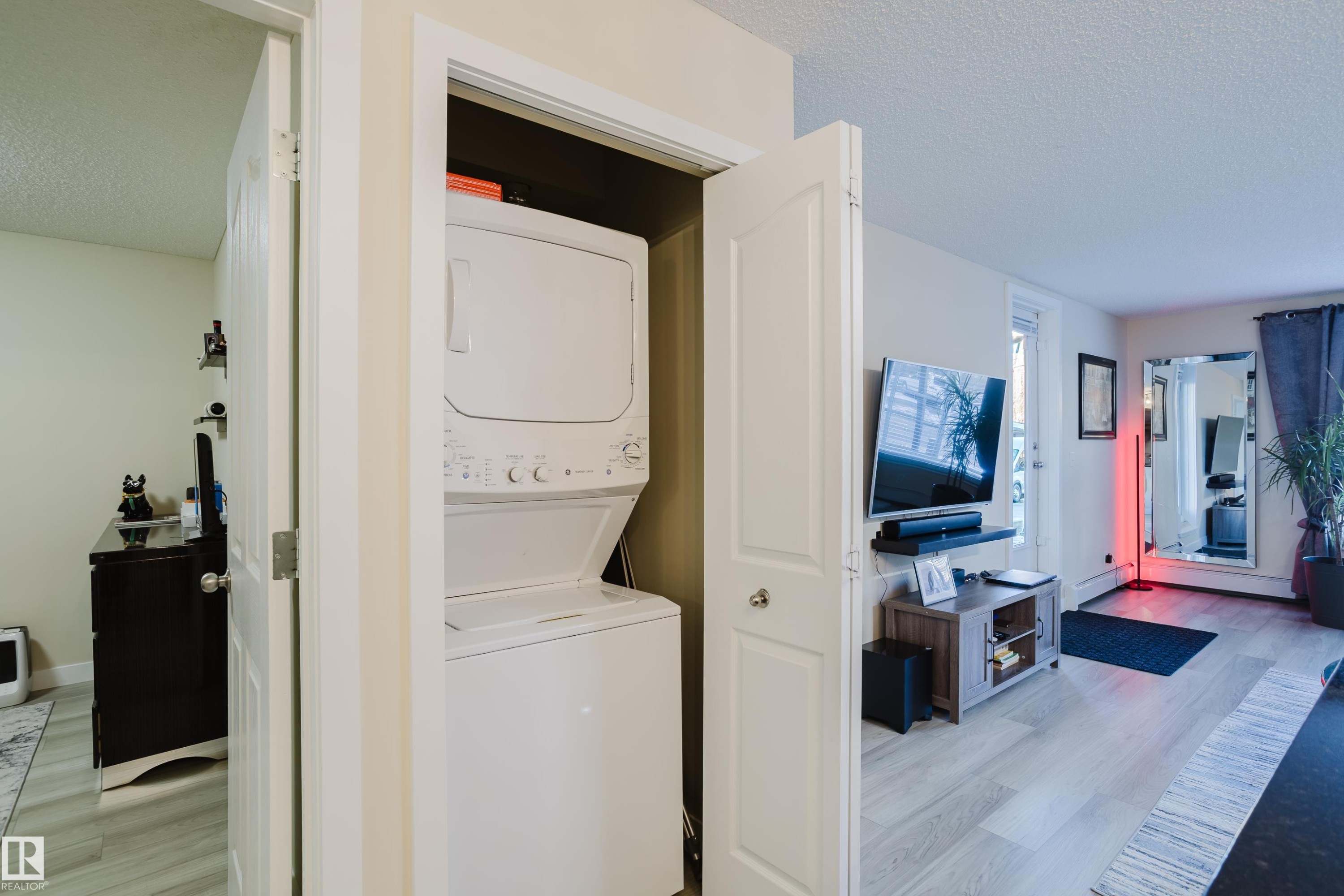 109 530 Watt Boulevard, Edmonton, AB - Indoor Photo Showing Laundry Room