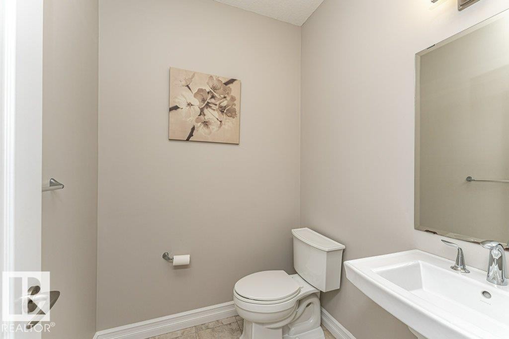 Half bathroom with baseboards and toilet - 3198 Winspear Crescent Sw, Edmonton, AB - Indoor Photo Showing Bathroom