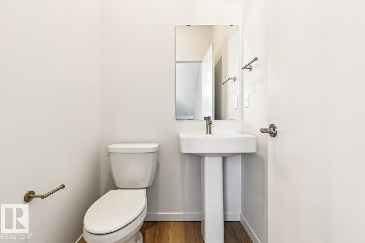 7314 Klapstein Crescent, Edmonton, AB - Indoor Photo Showing Bathroom