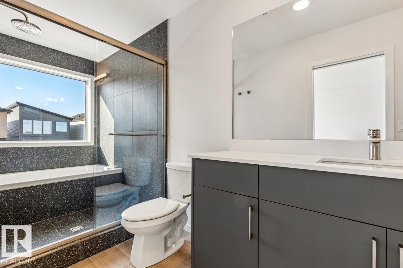 7314 Klapstein Crescent, Edmonton, AB - Indoor Photo Showing Bathroom