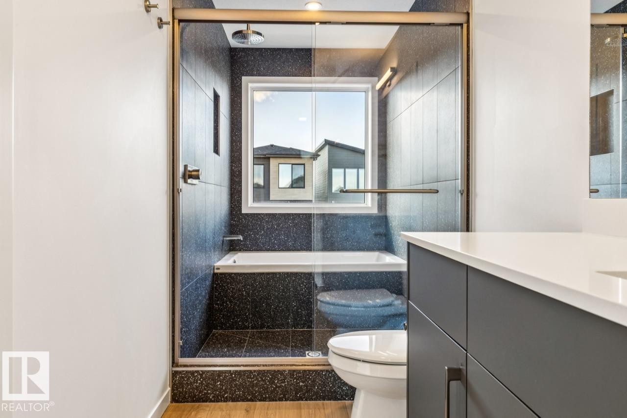 7314 Klapstein Crescent, Edmonton, AB - Indoor Photo Showing Bathroom
