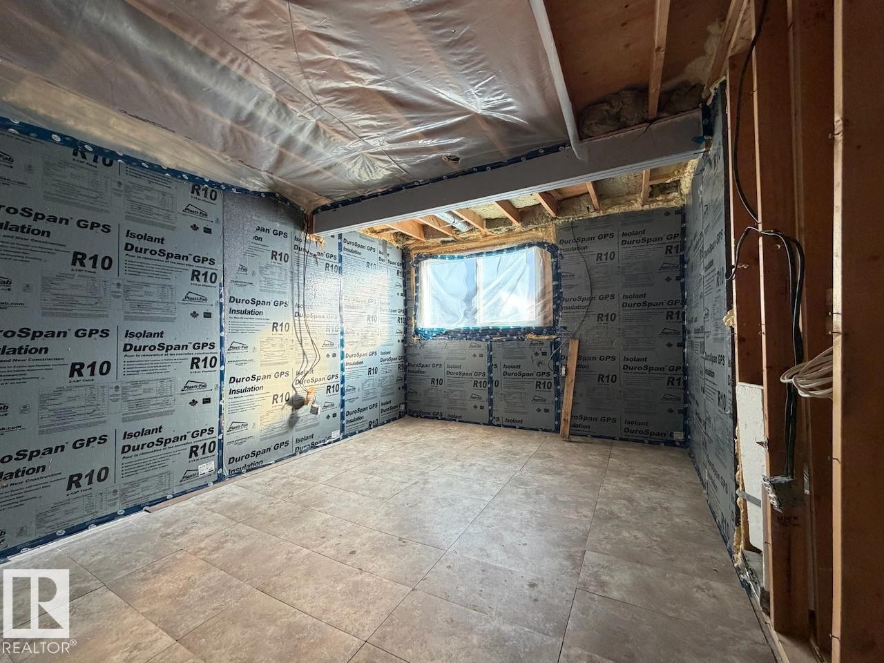 254 Richfield Road, Edmonton, AB - Indoor Photo Showing Garage