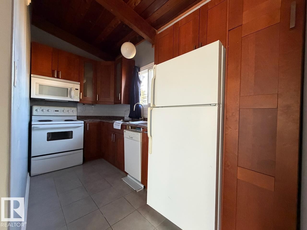 254 Richfield Road, Edmonton, AB - Indoor Photo Showing Kitchen