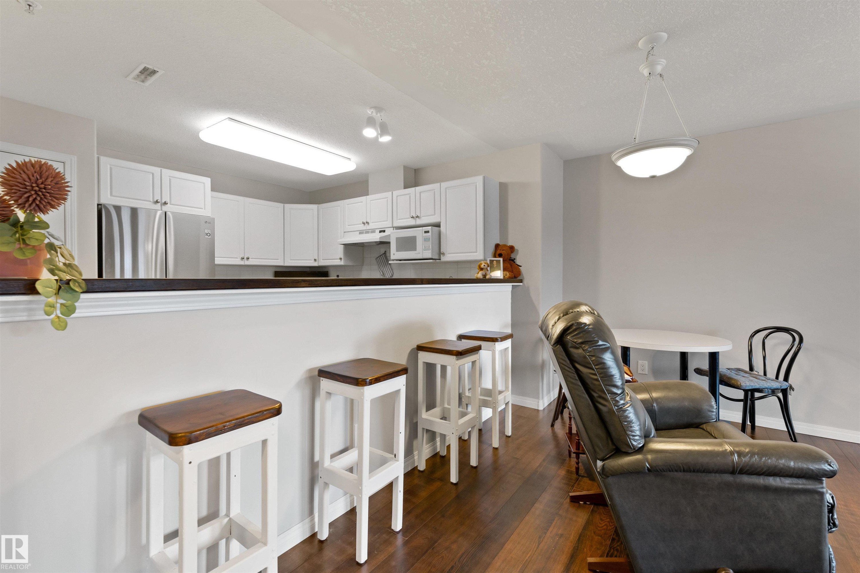 112 237 Youville Drive E, Edmonton, AB - Indoor