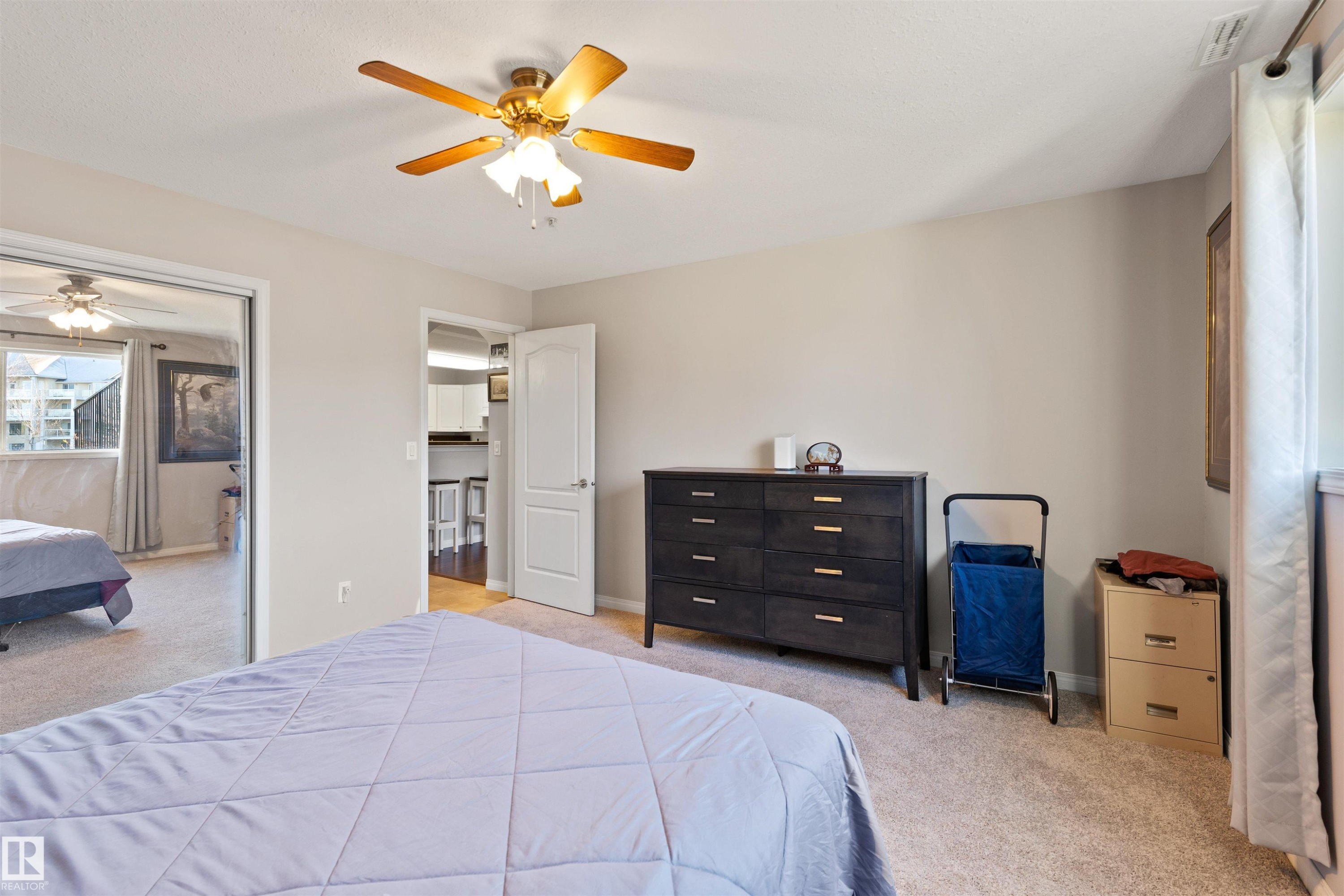 112 237 Youville Drive E, Edmonton, AB - Indoor Photo Showing Bedroom