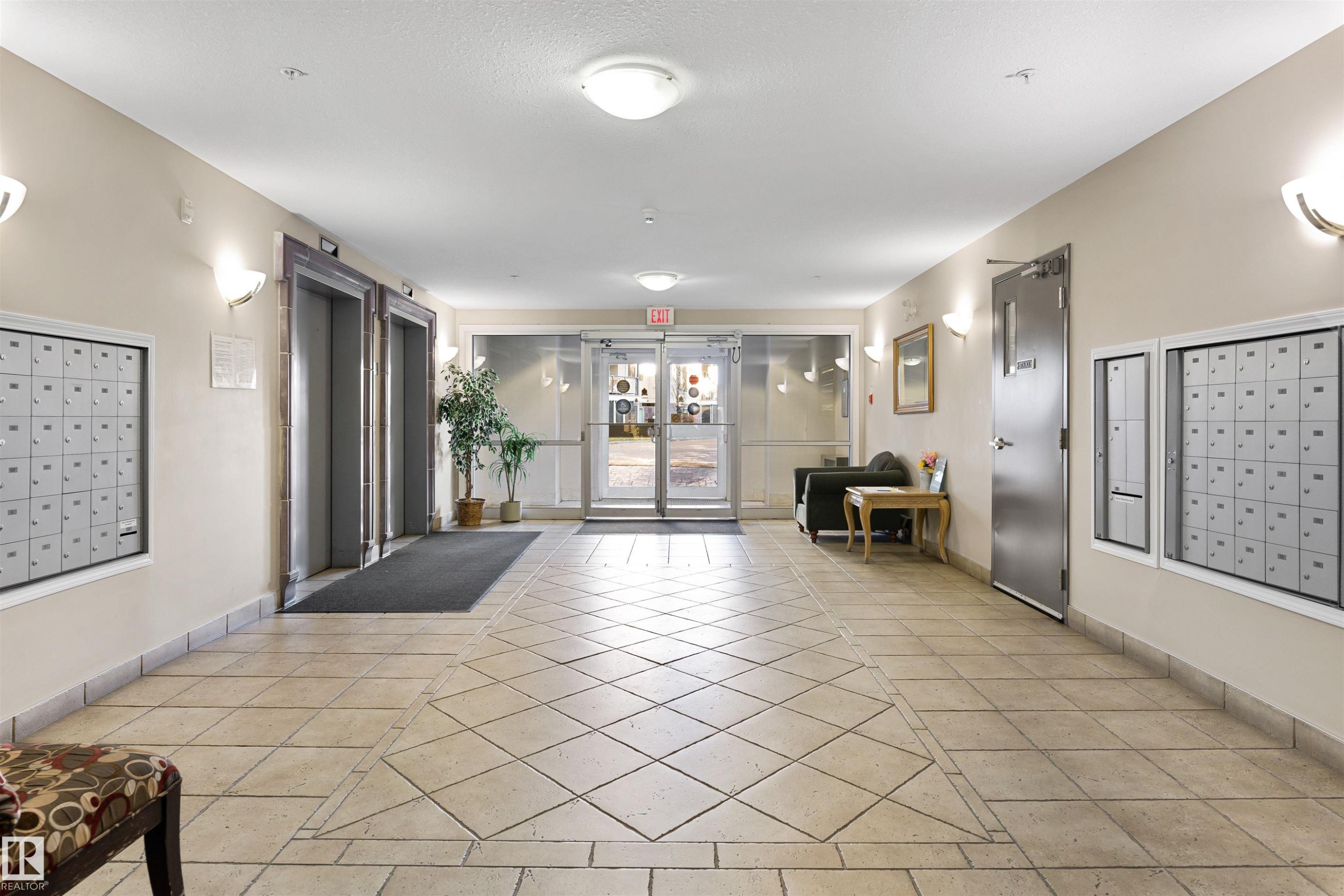 112 237 Youville Drive E, Edmonton, AB - Indoor Photo Showing Other Room