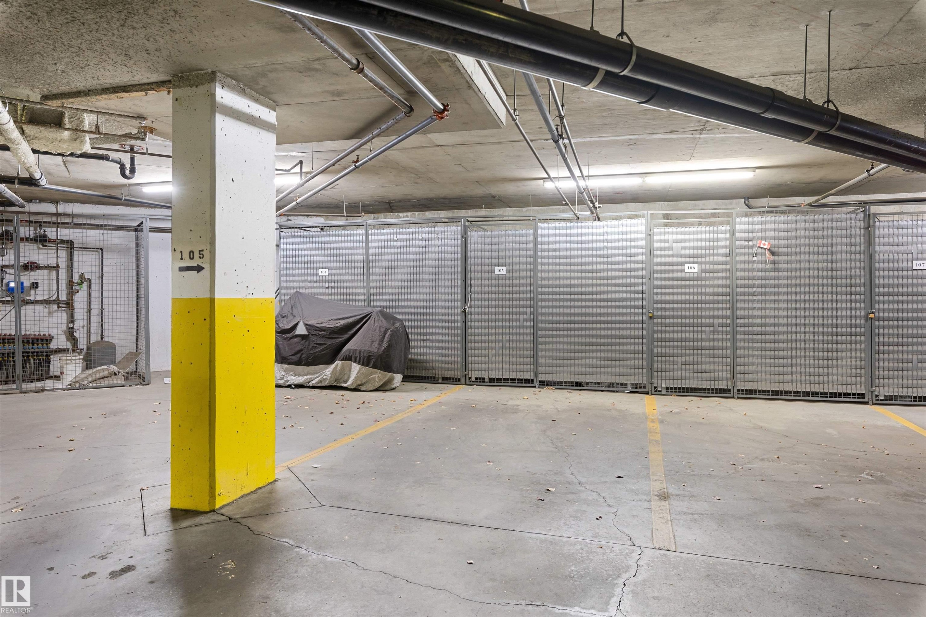 112 237 Youville Drive E, Edmonton, AB - Indoor Photo Showing Garage