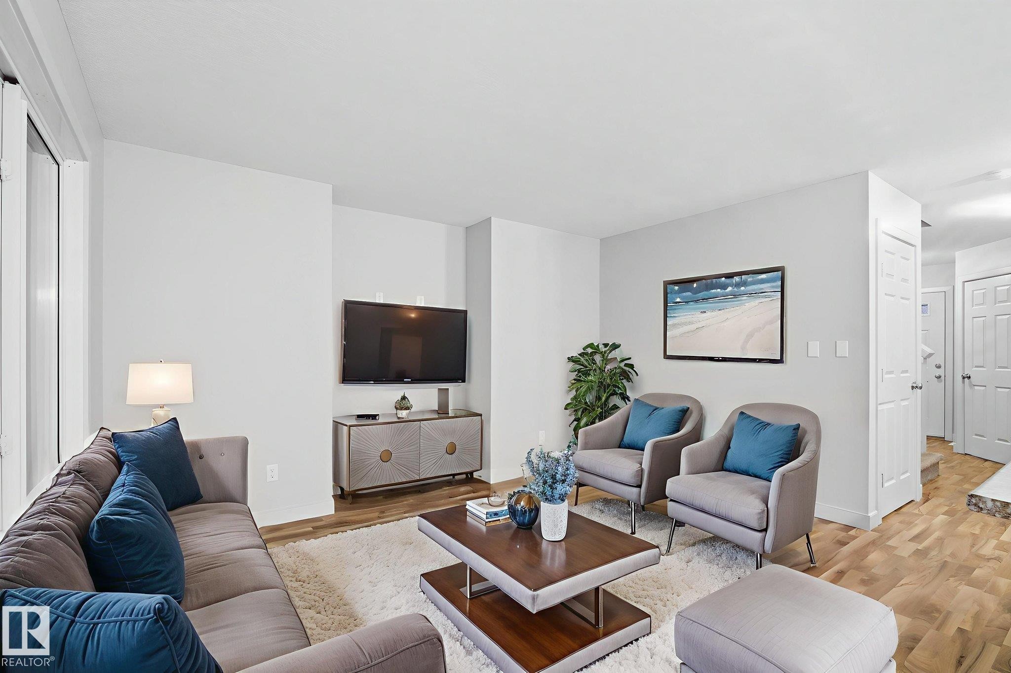 17365 8A Avenue, Edmonton, AB - Indoor Photo Showing Living Room