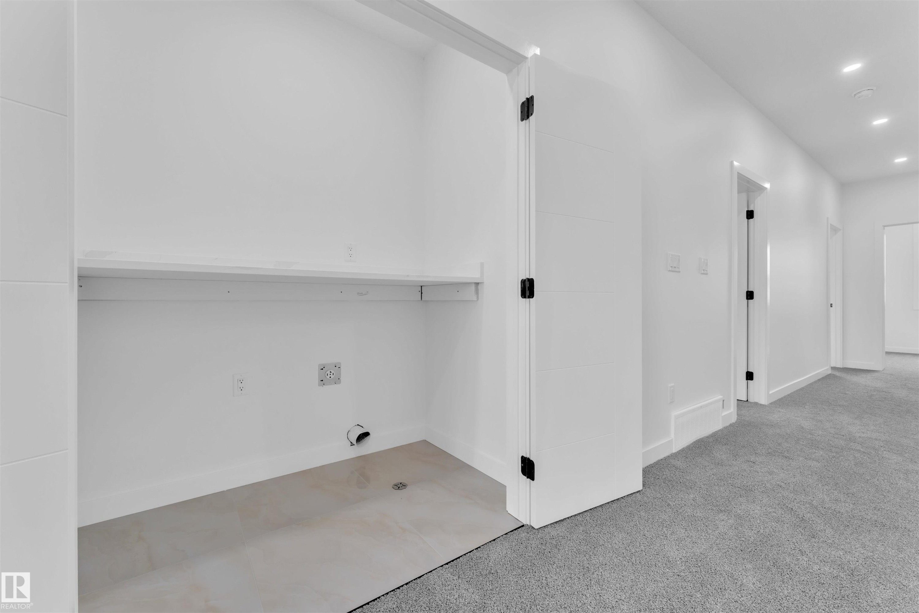 404 Pine Point(E), Leduc, AB - Indoor Photo Showing Other Room