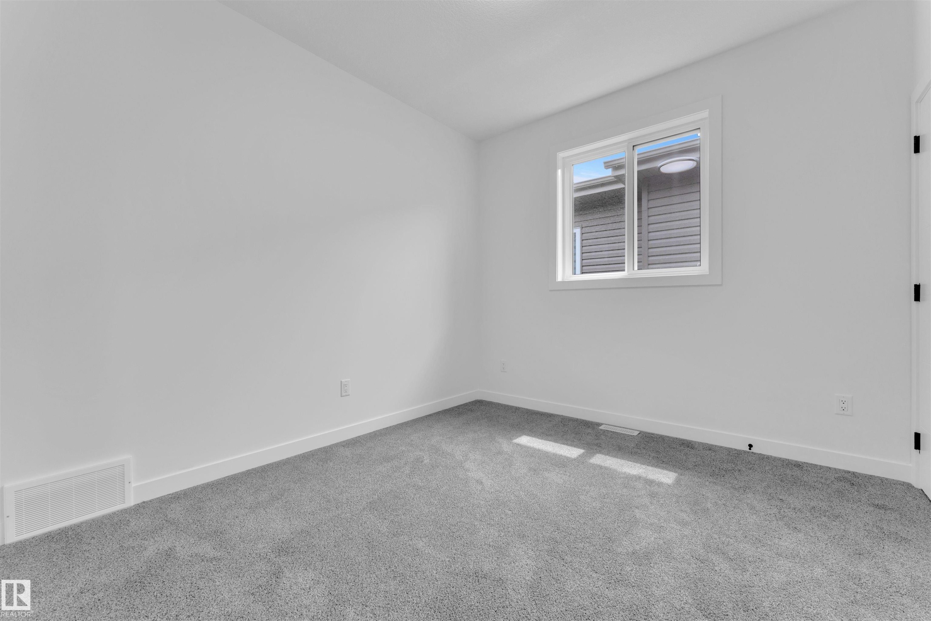 404 Pine Point(E), Leduc, AB - Indoor Photo Showing Other Room