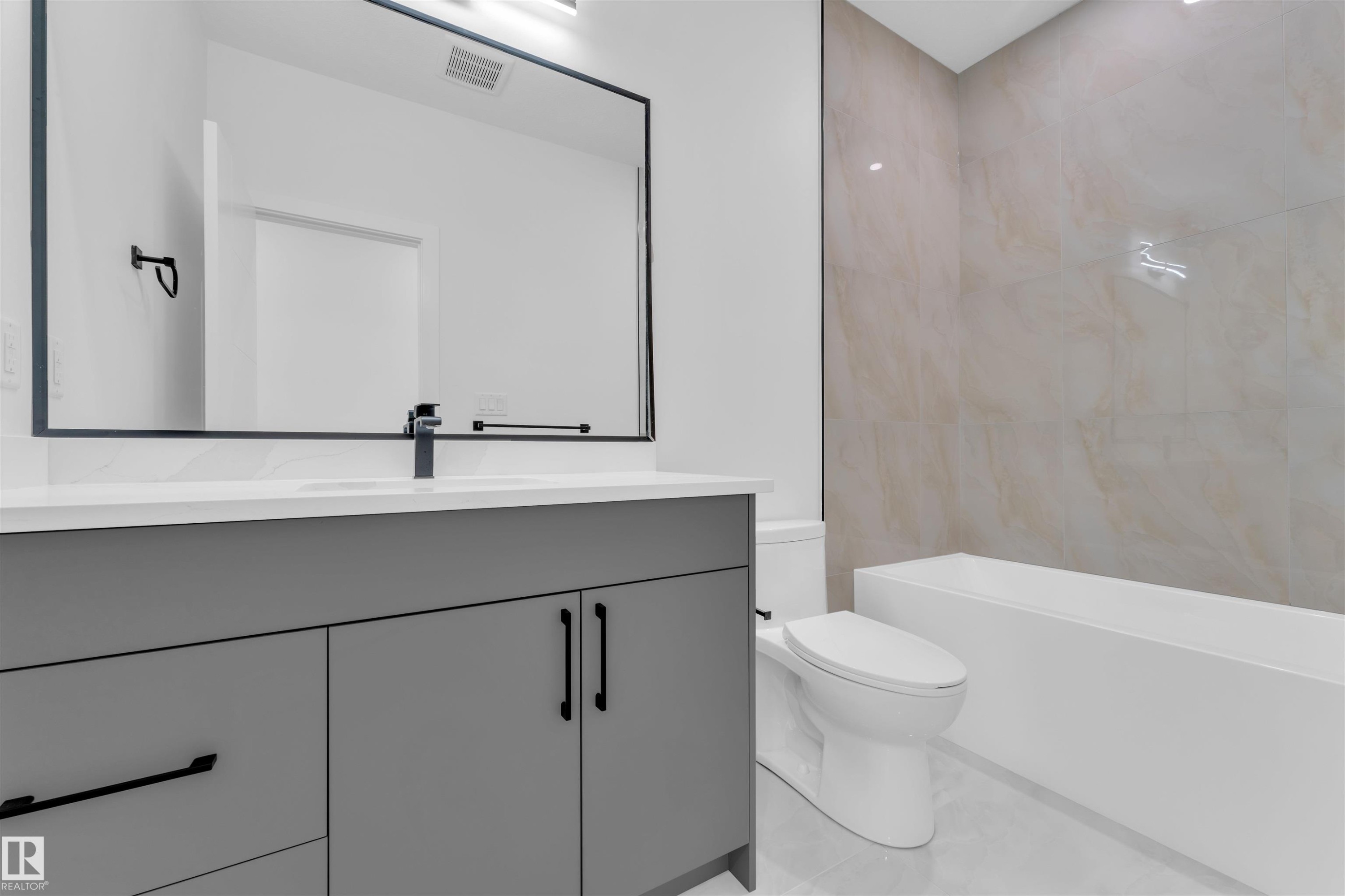 404 Pine Point(E), Leduc, AB - Indoor Photo Showing Bathroom