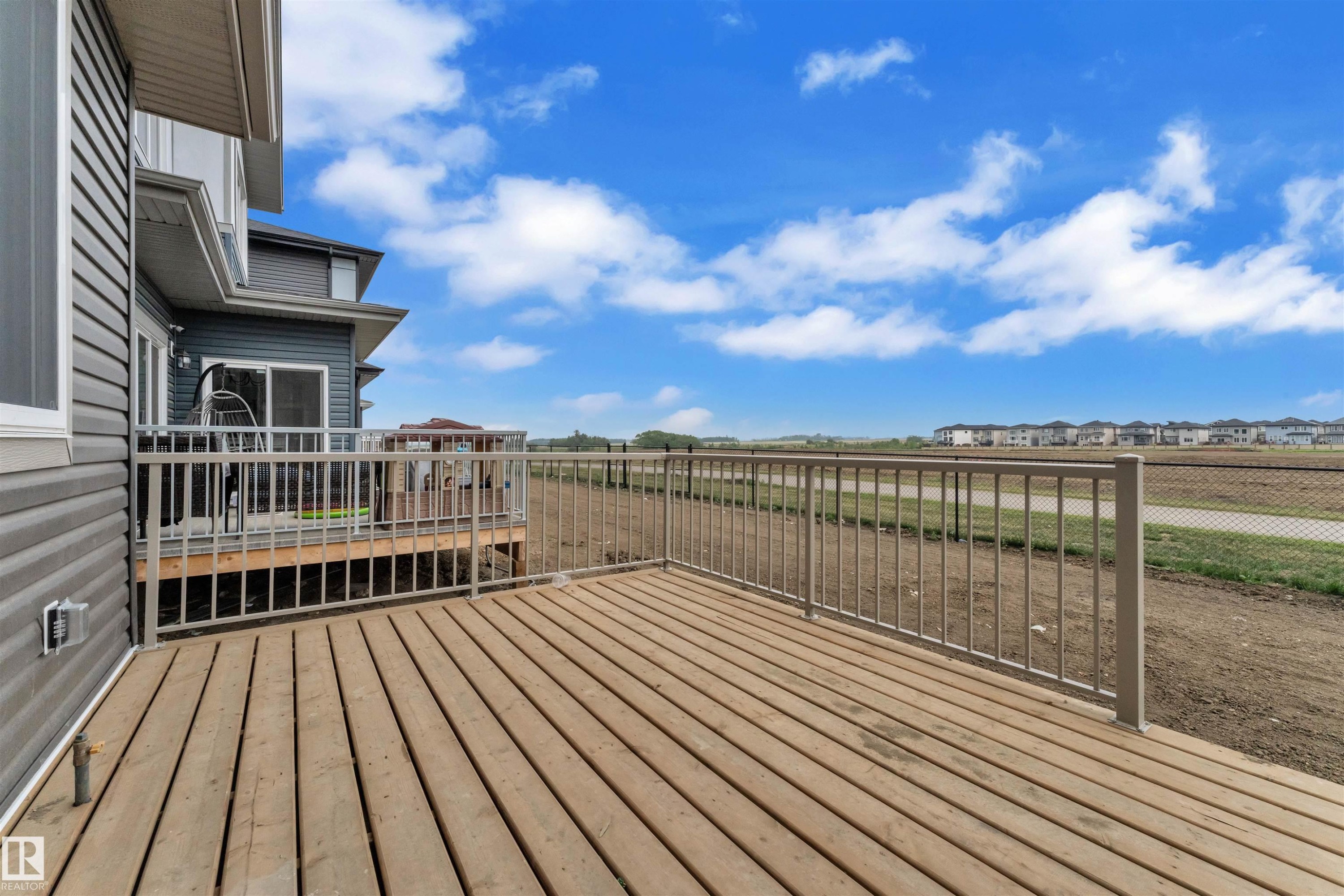 404 Pine Point(E), Leduc, AB - Outdoor