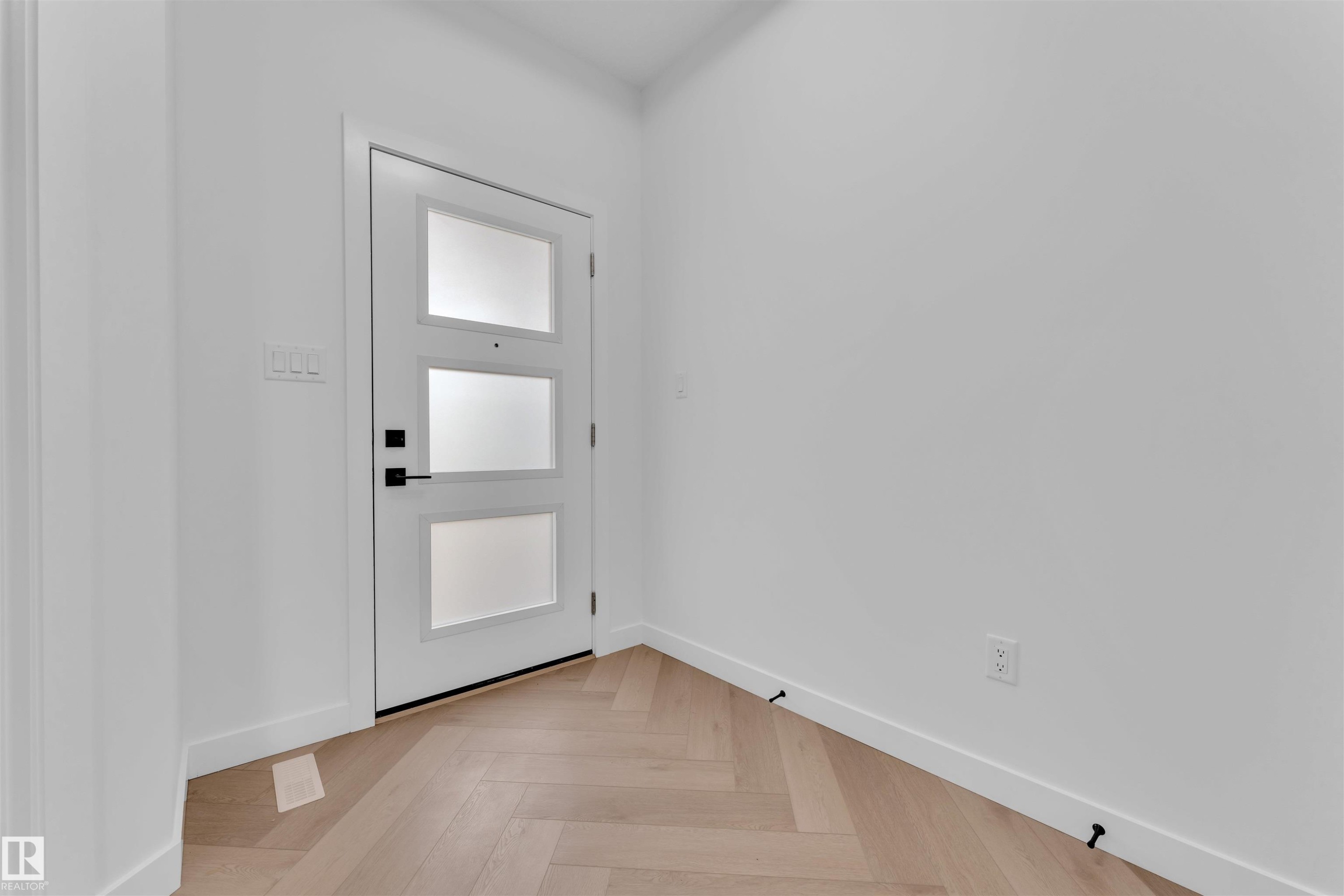 404 Pine Point(E), Leduc, AB - Indoor Photo Showing Other Room