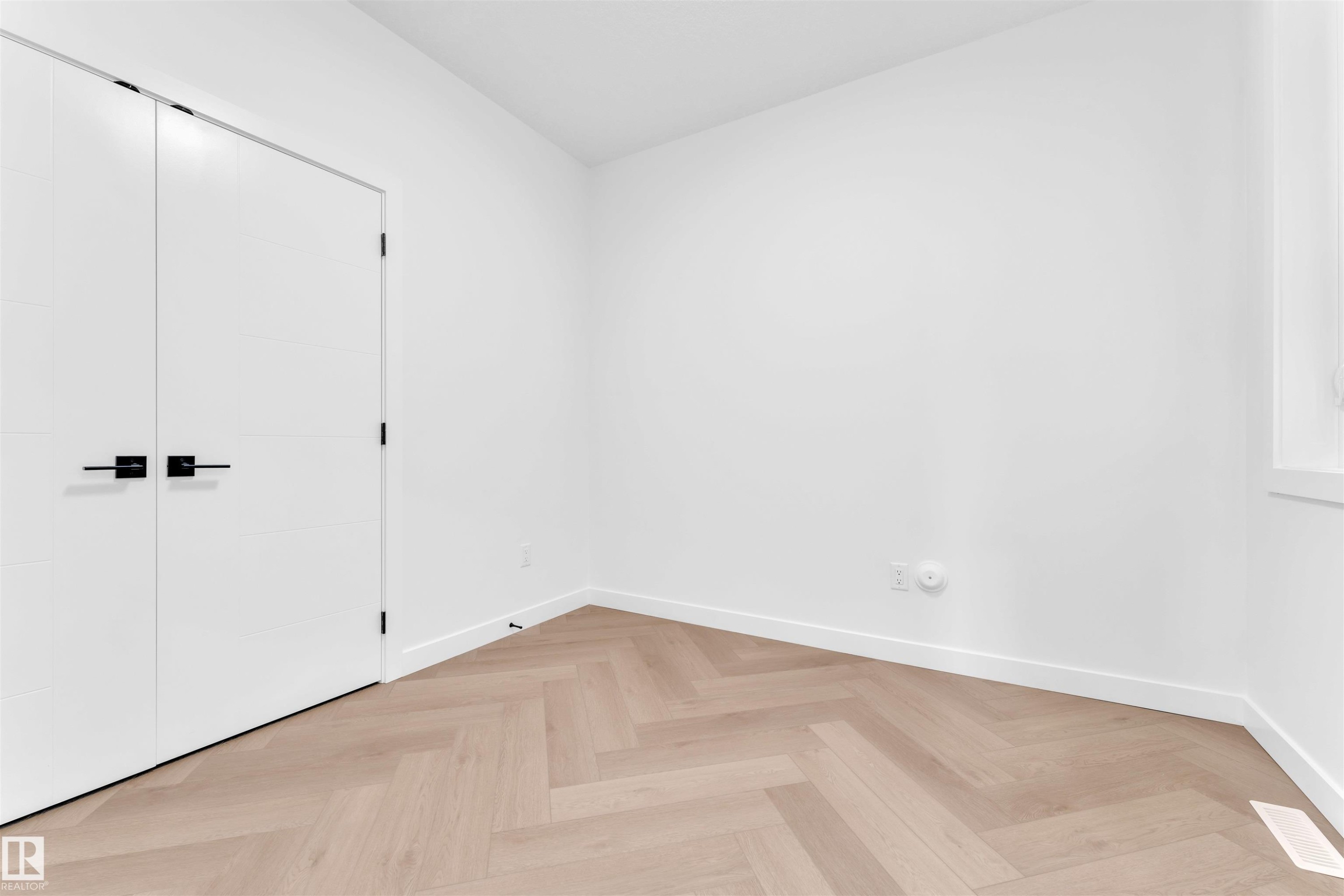 404 Pine Point(E), Leduc, AB - Indoor Photo Showing Other Room