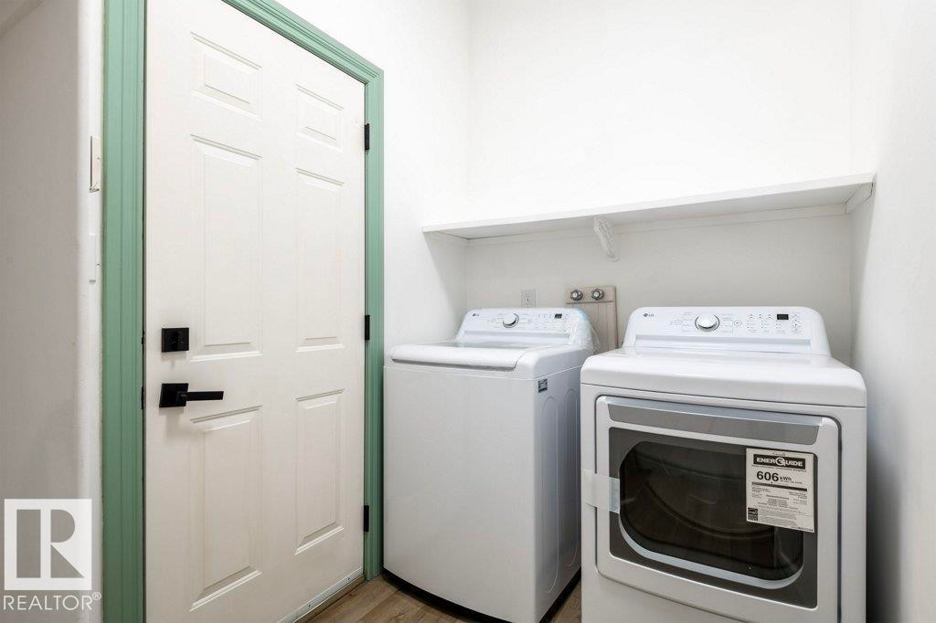 Laundry room featuring washing machine and clothes dryer and light wood-style flooring - 1112 118A Street Nw, Edmonton, AB - Indoor Photo Showing Laundry Room