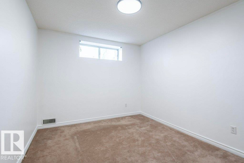 Carpeted spare room with baseboards - 1112 118A Street Nw, Edmonton, AB - Indoor Photo Showing Other Room