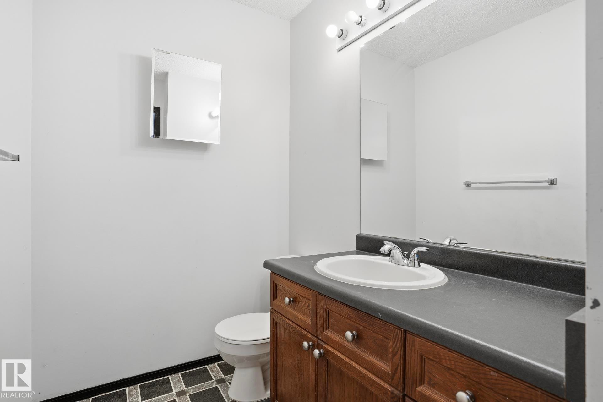5304 190 Street, Edmonton, AB - Indoor Photo Showing Bathroom