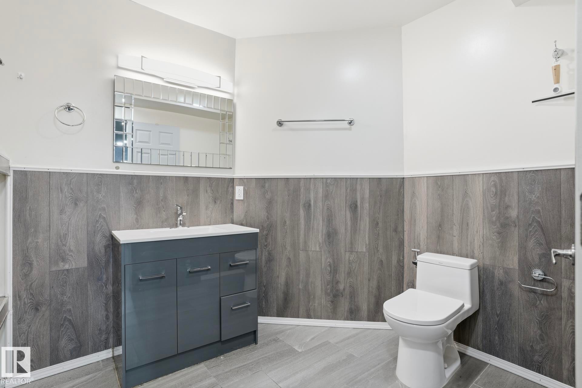 5304 190 Street, Edmonton, AB - Indoor Photo Showing Bathroom
