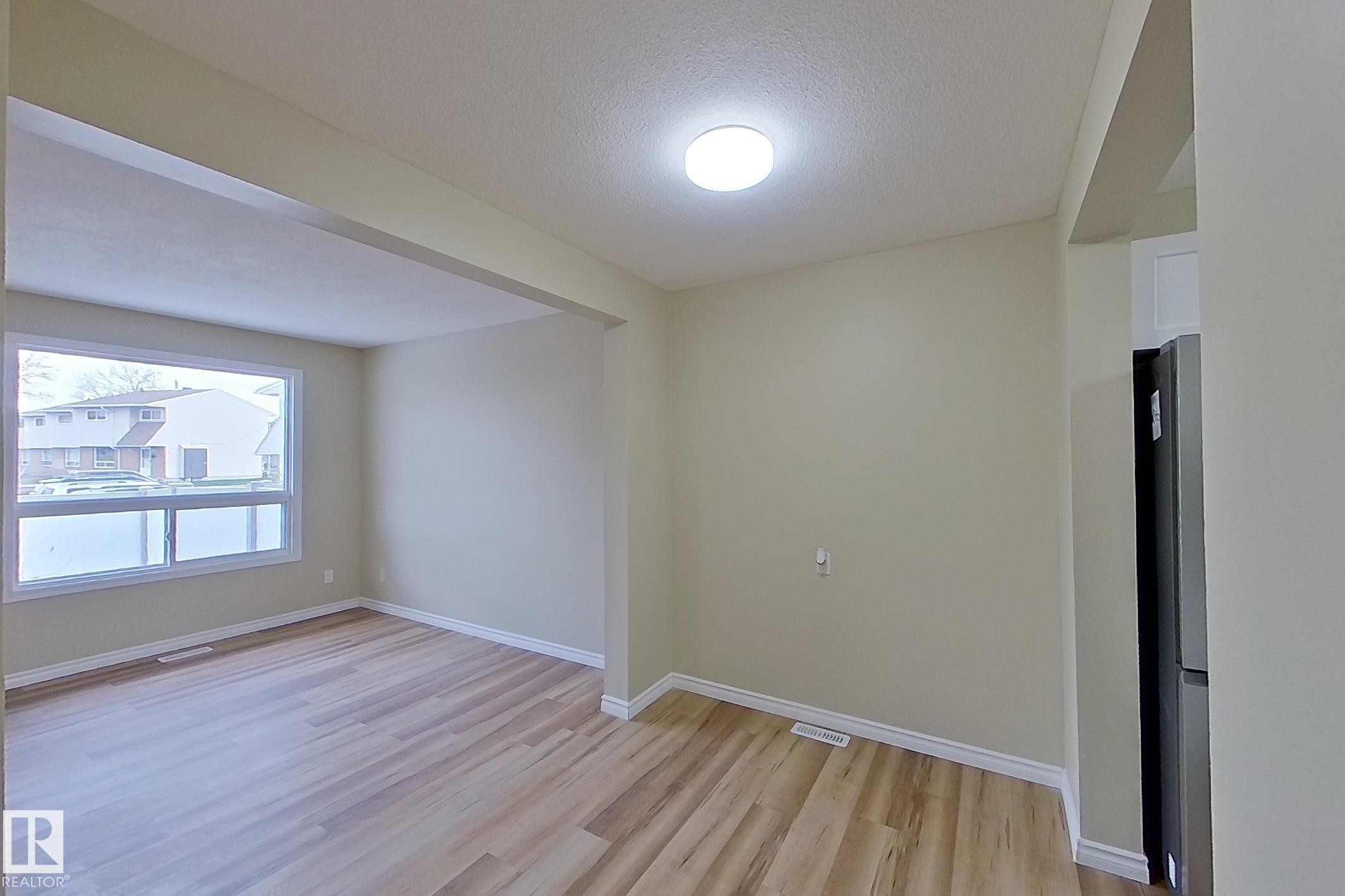 112 Dickinsfield Court Nw, Edmonton, AB - Indoor Photo Showing Other Room