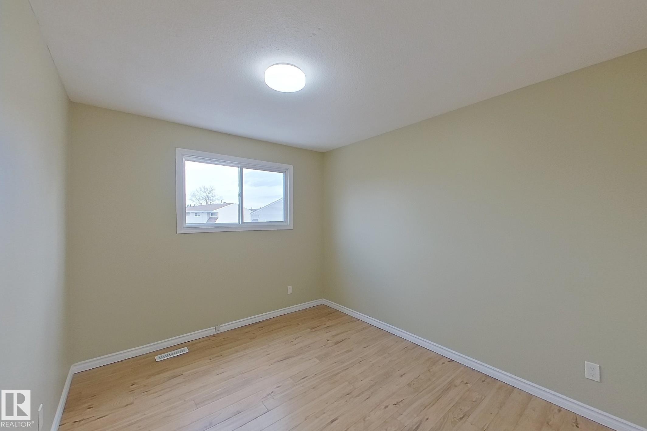 112 Dickinsfield Court Nw, Edmonton, AB - Indoor Photo Showing Other Room