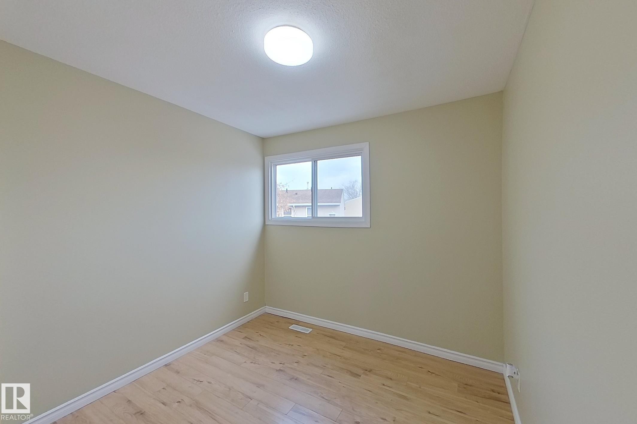 112 Dickinsfield Court Nw, Edmonton, AB - Indoor Photo Showing Other Room