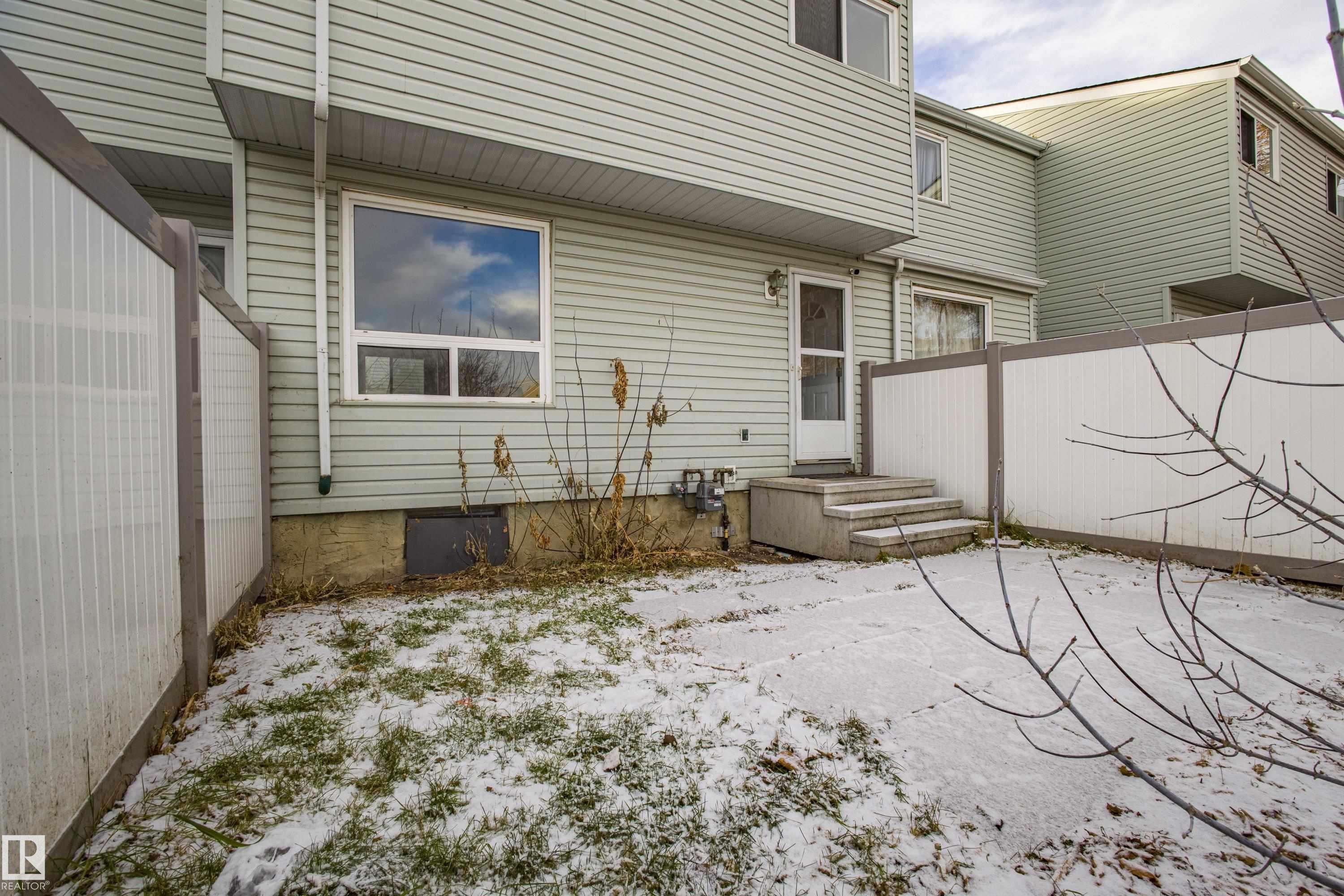 112 Dickinsfield Court Nw, Edmonton, AB - Outdoor With Exterior