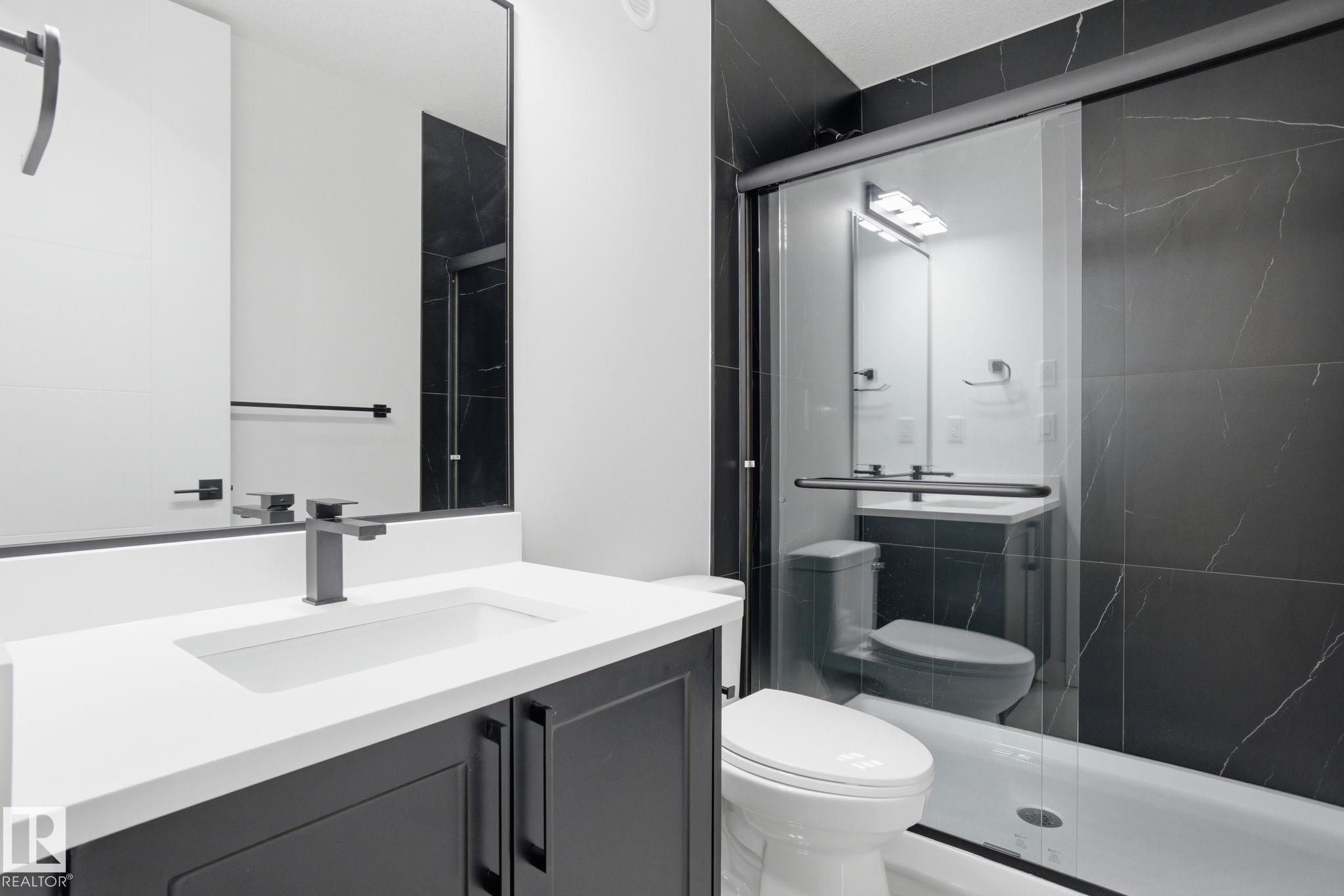 3294 Chernowski Way, Edmonton, AB - Indoor Photo Showing Bathroom