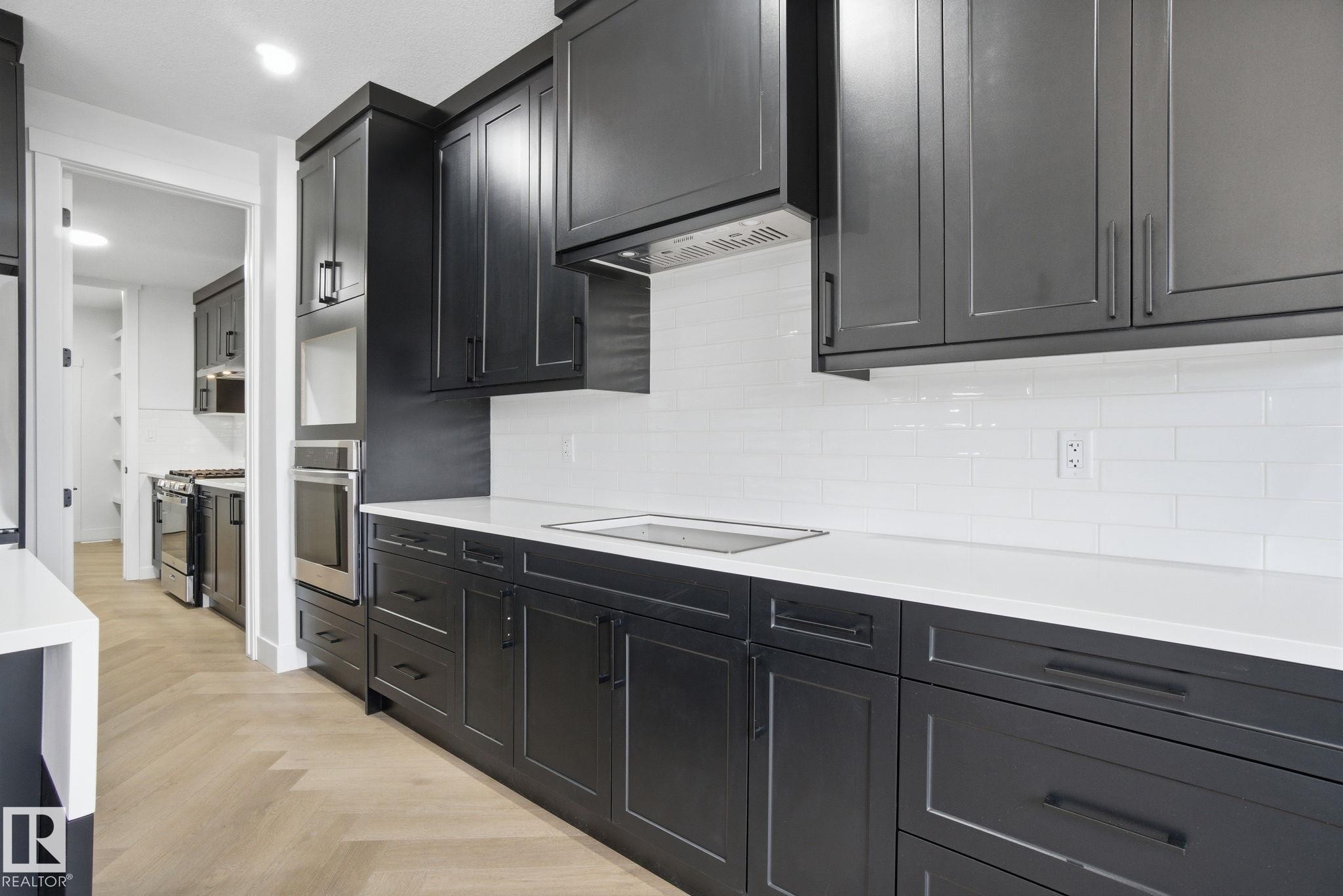 3294 Chernowski Way, Edmonton, AB - Indoor Photo Showing Kitchen