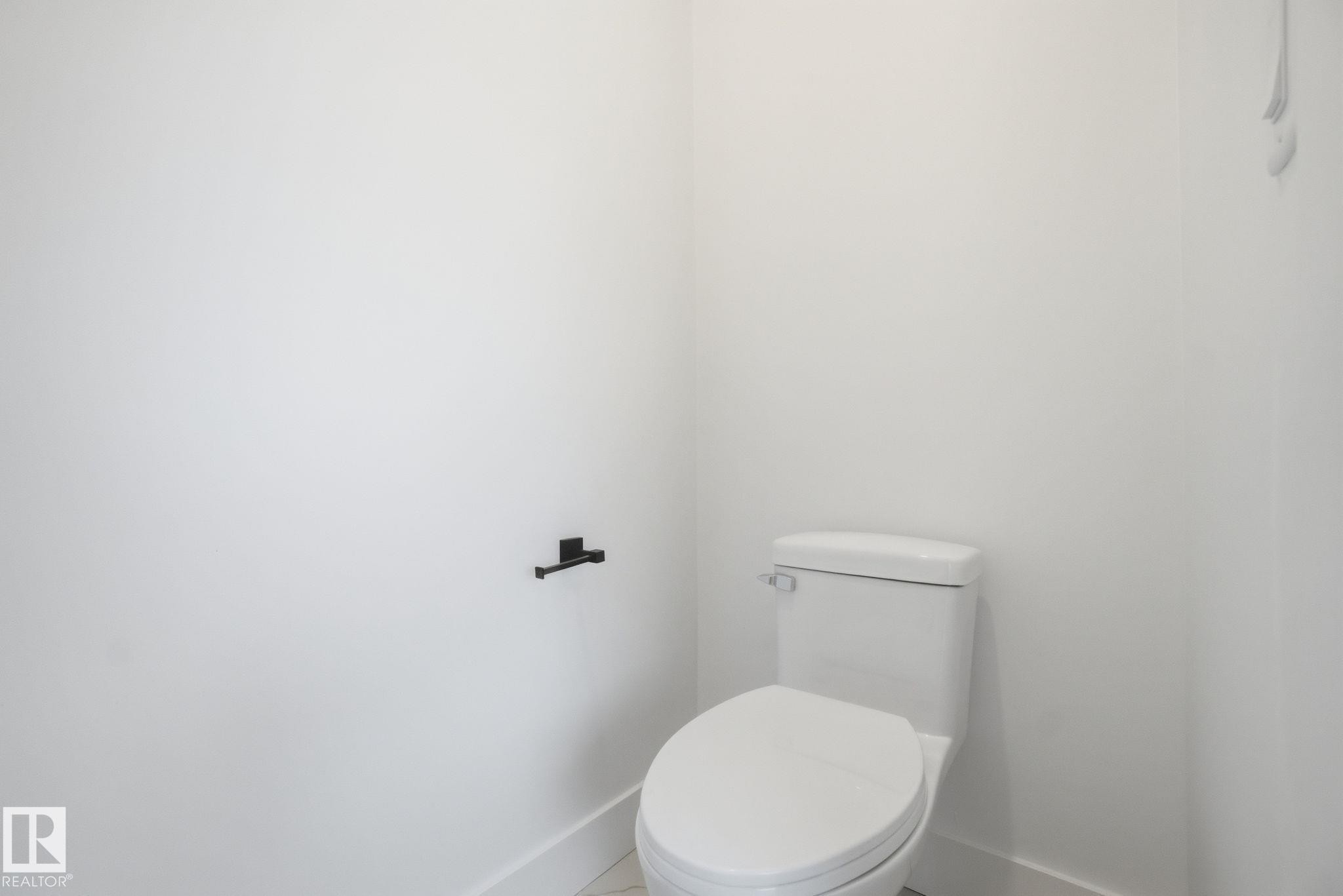 3294 Chernowski Way, Edmonton, AB - Indoor Photo Showing Bathroom