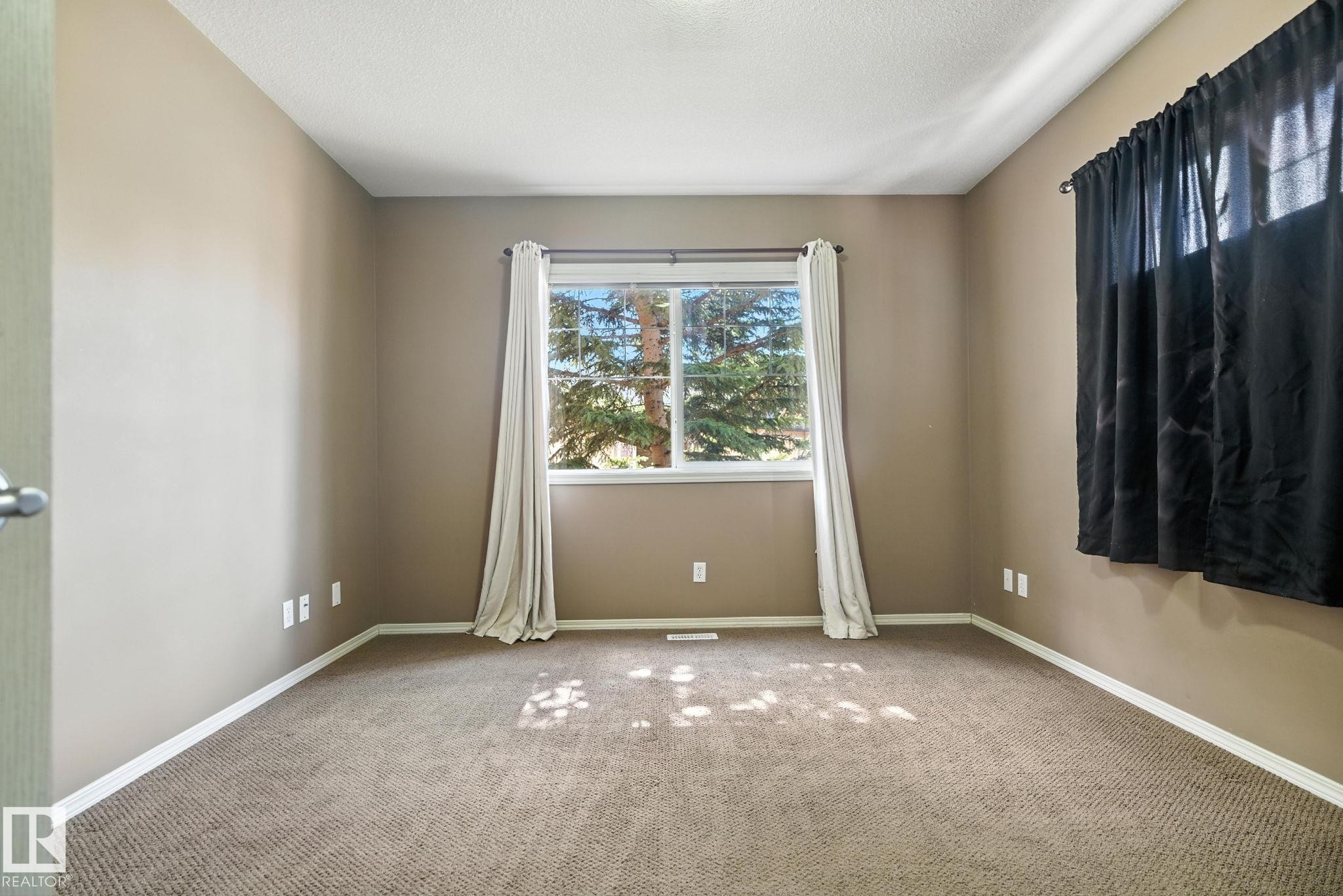 21-671 Silver Berry Road, Edmonton, AB - Indoor Photo Showing Other Room