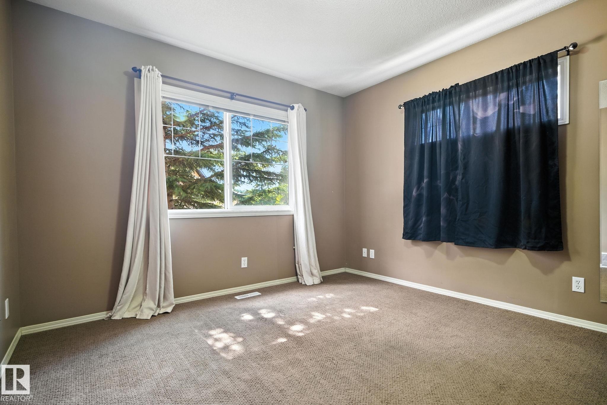 21-671 Silver Berry Road, Edmonton, AB - Indoor Photo Showing Other Room