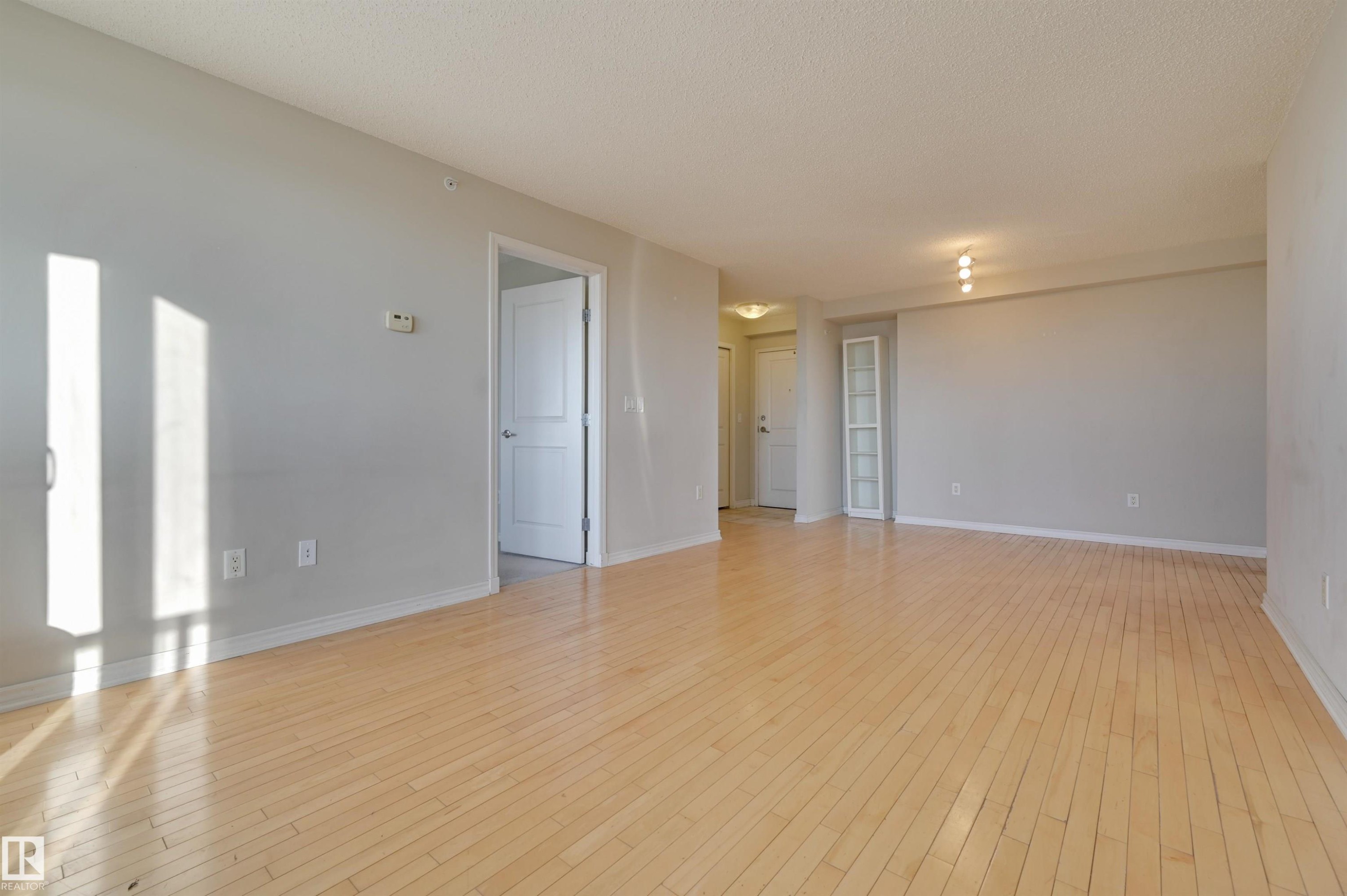 1807 10303 105 Street, Edmonton, AB - Indoor Photo Showing Other Room