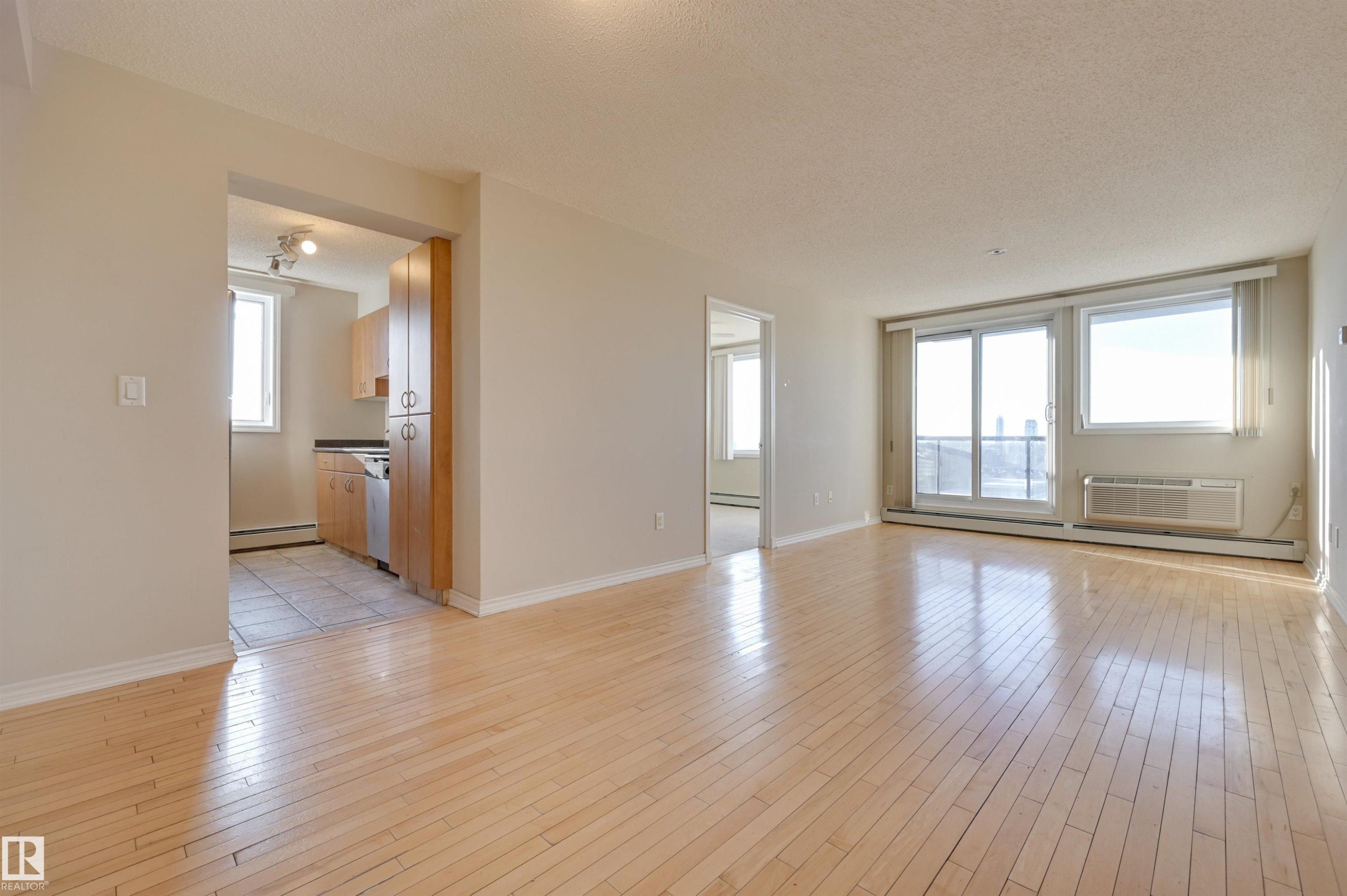 1807 10303 105 Street, Edmonton, AB - Indoor