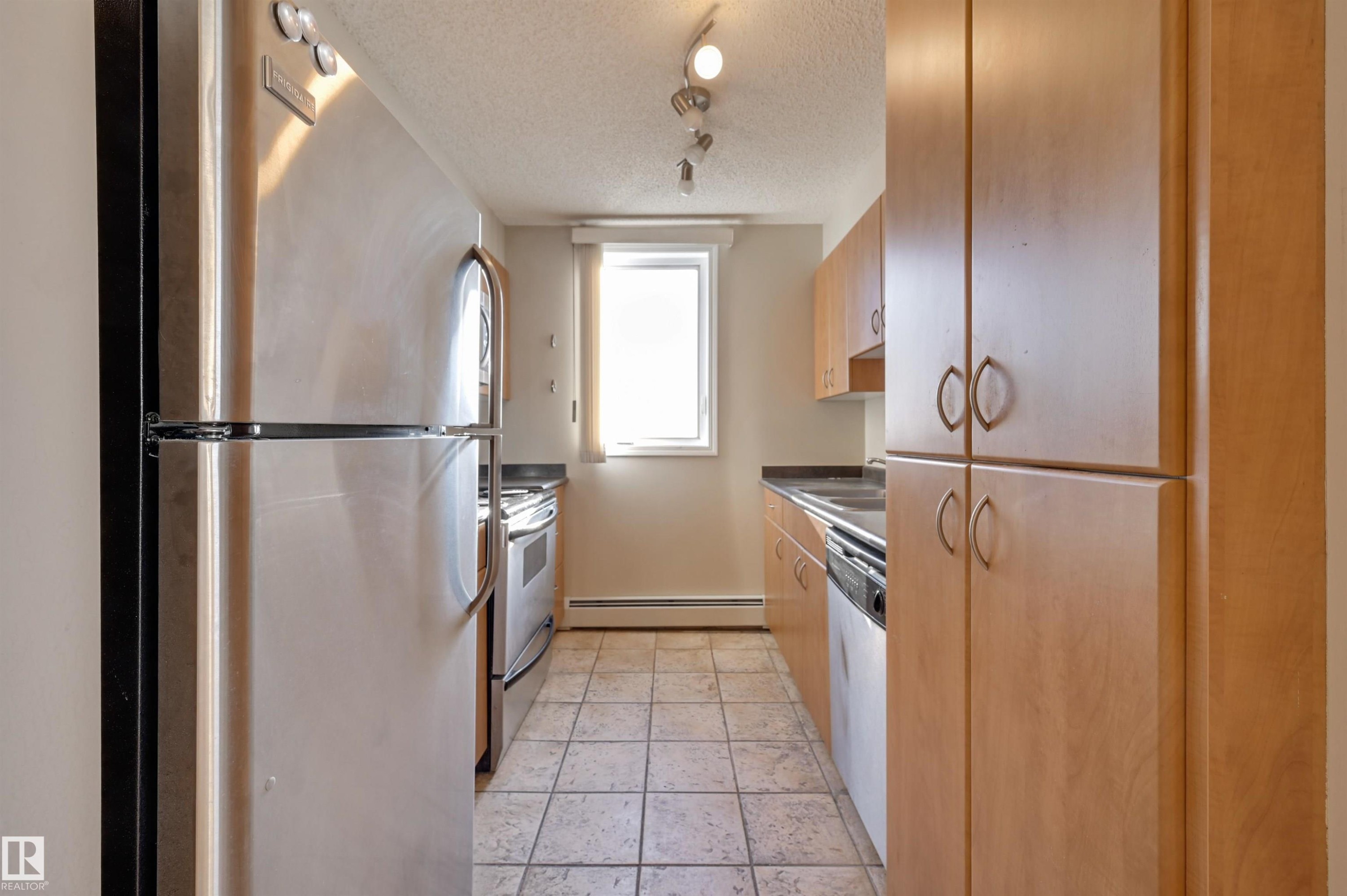 1807 10303 105 Street, Edmonton, AB - Indoor Photo Showing Kitchen With Double Sink
