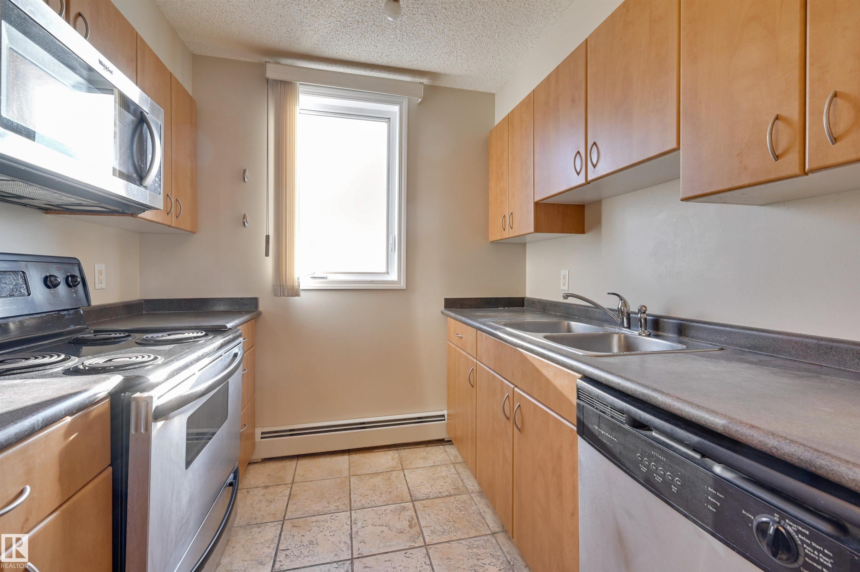 1807 10303 105 Street, Edmonton, AB - Indoor Photo Showing Kitchen With Double Sink