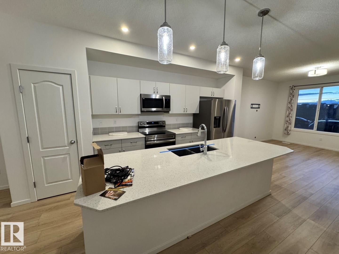 18007 71 Street, Edmonton, AB - Indoor Photo Showing Kitchen With Double Sink With Upgraded Kitchen