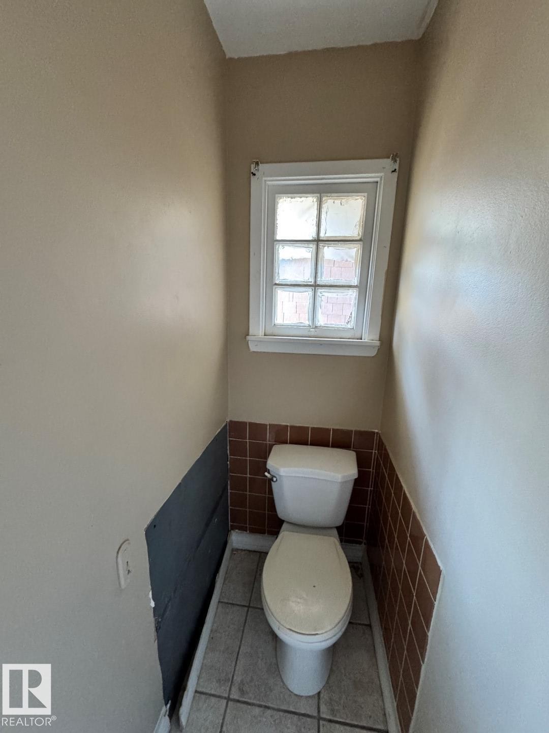 11251 86 Street, Edmonton, AB - Indoor Photo Showing Bathroom