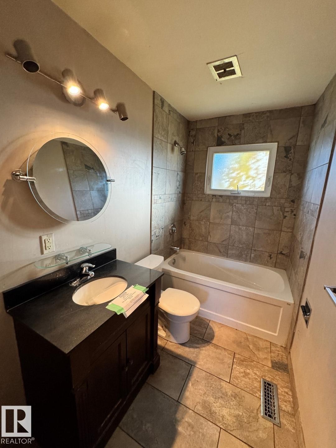 5209 51 Street, Andrew, AB - Indoor Photo Showing Bathroom