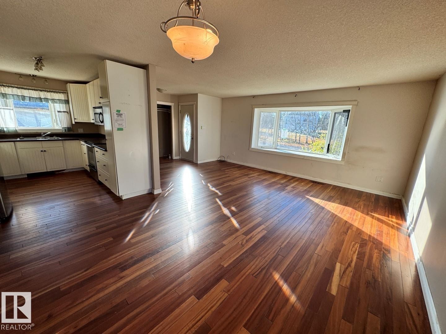 5209 51 Street, Andrew, AB - Indoor