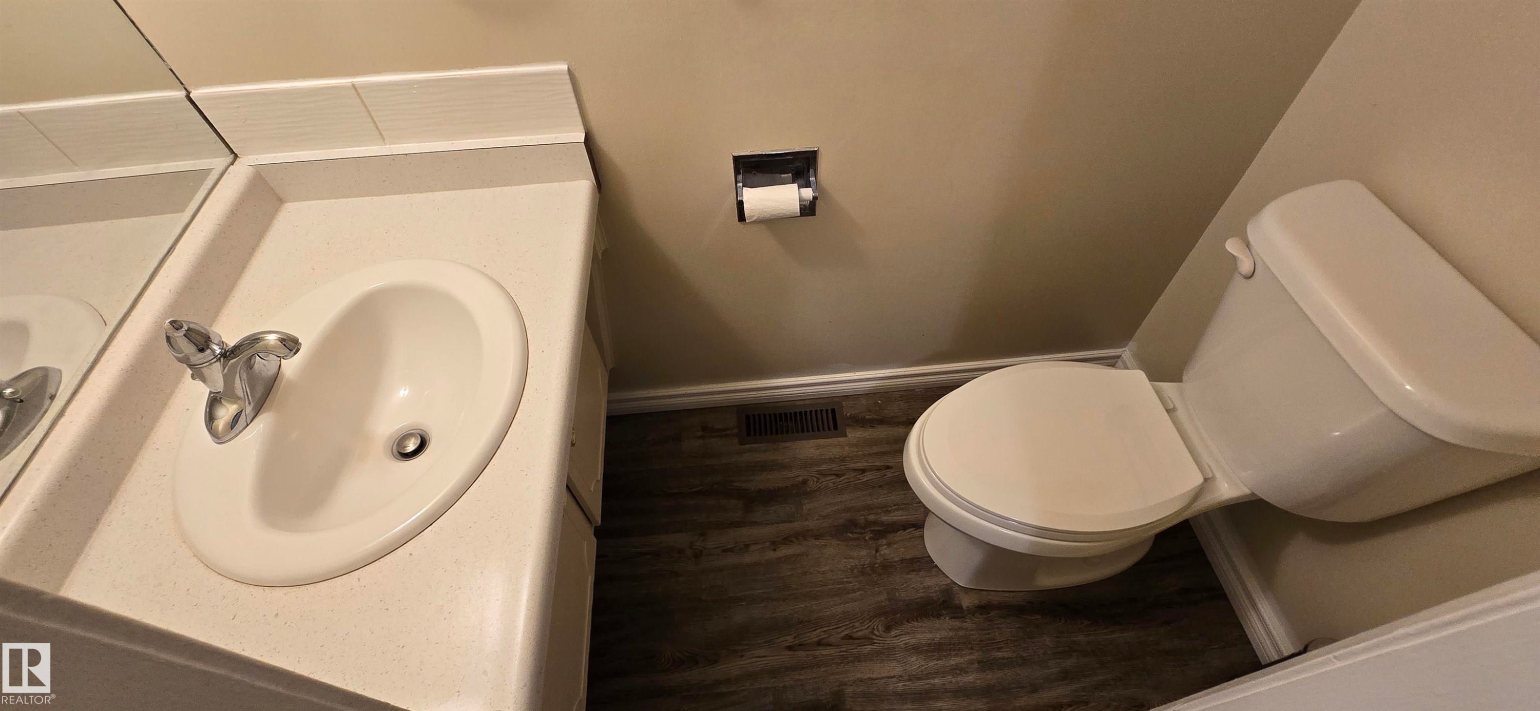 321 Northgate Terrace, Edmonton, AB - Indoor Photo Showing Bathroom