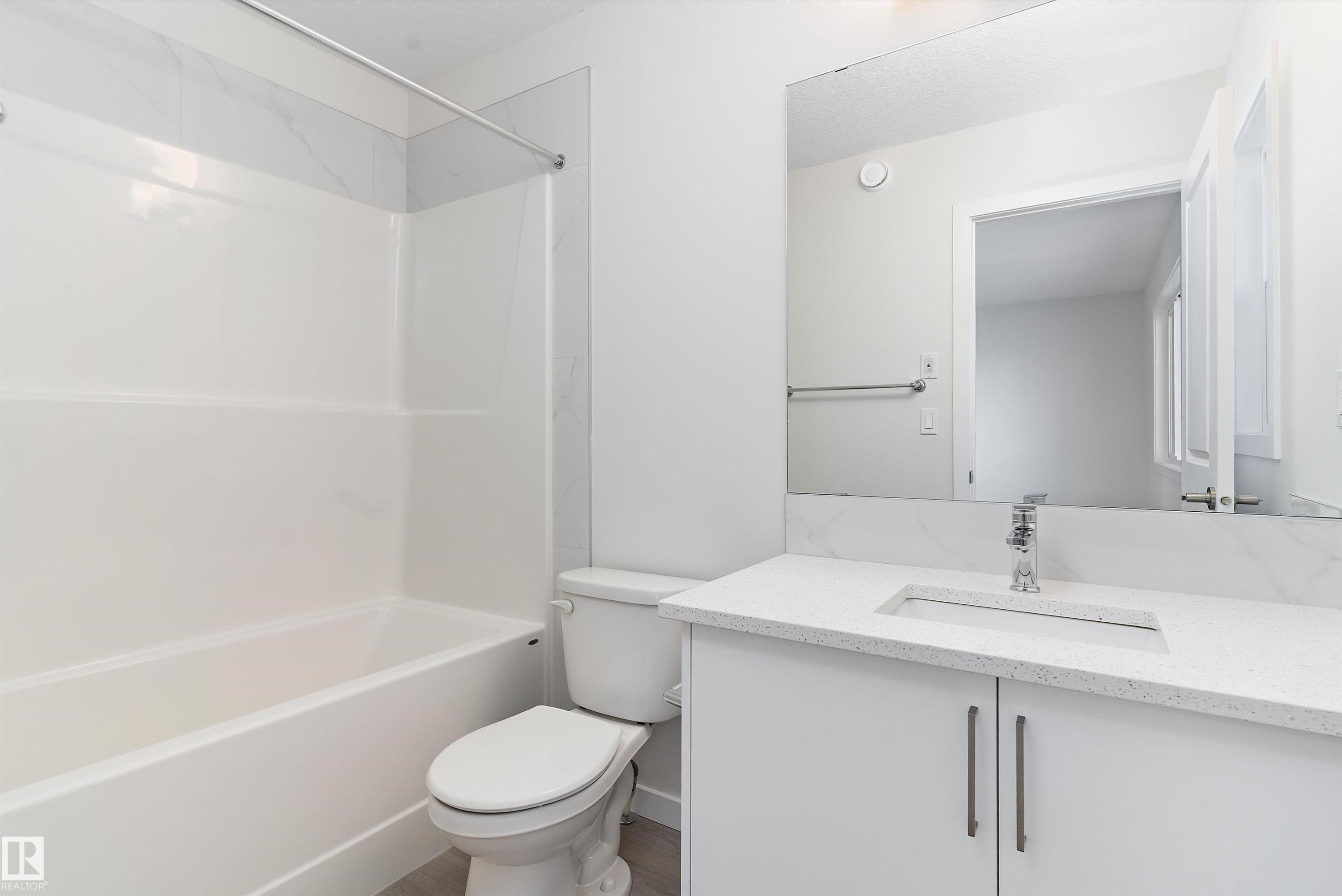 Bathroom with vanity and shower / washtub combination - 823 Rowan Close, Edmonton, AB - Indoor Photo Showing Bathroom