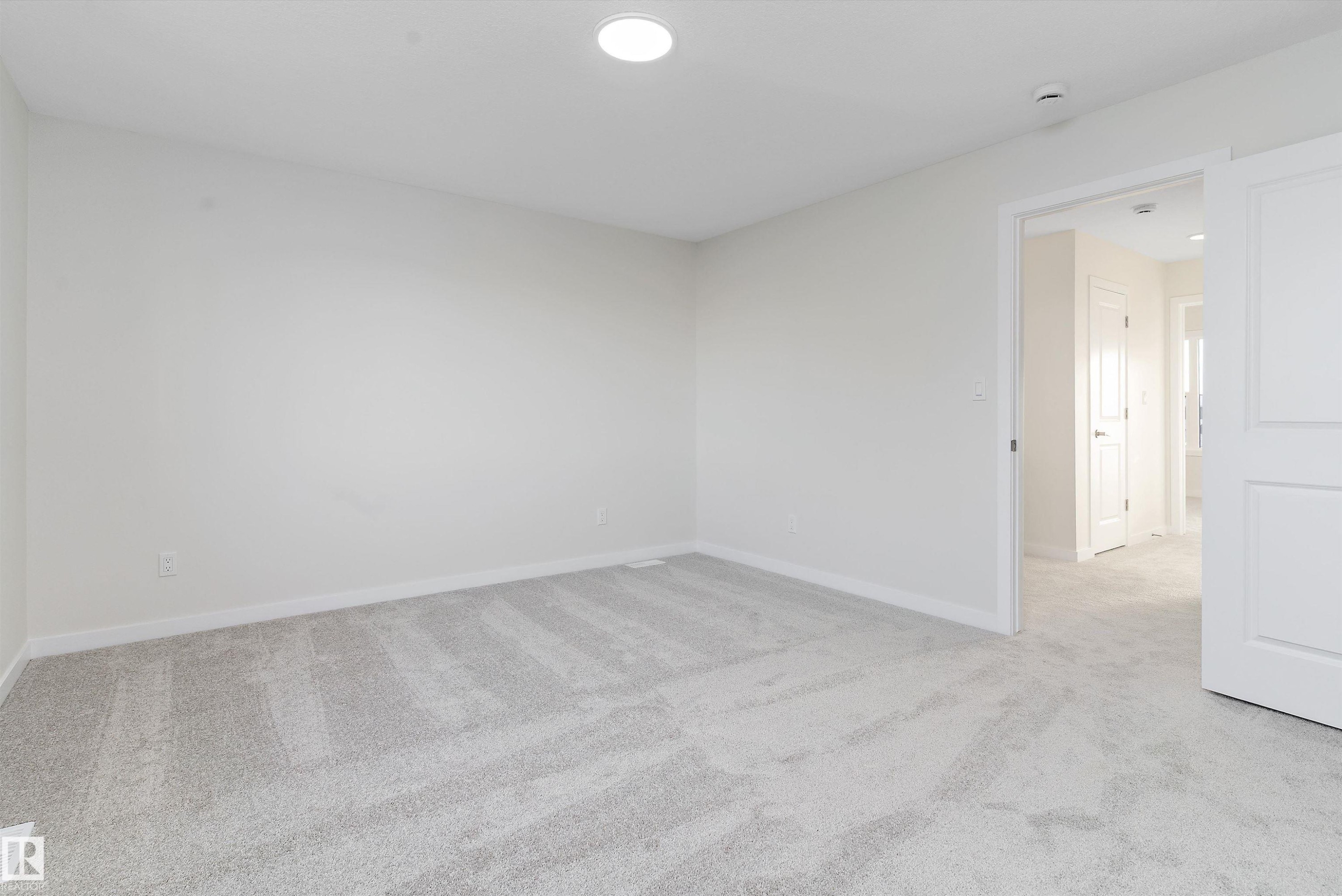 Unfurnished room featuring light colored carpet and baseboards - 823 Rowan Close, Edmonton, AB - Indoor Photo Showing Other Room