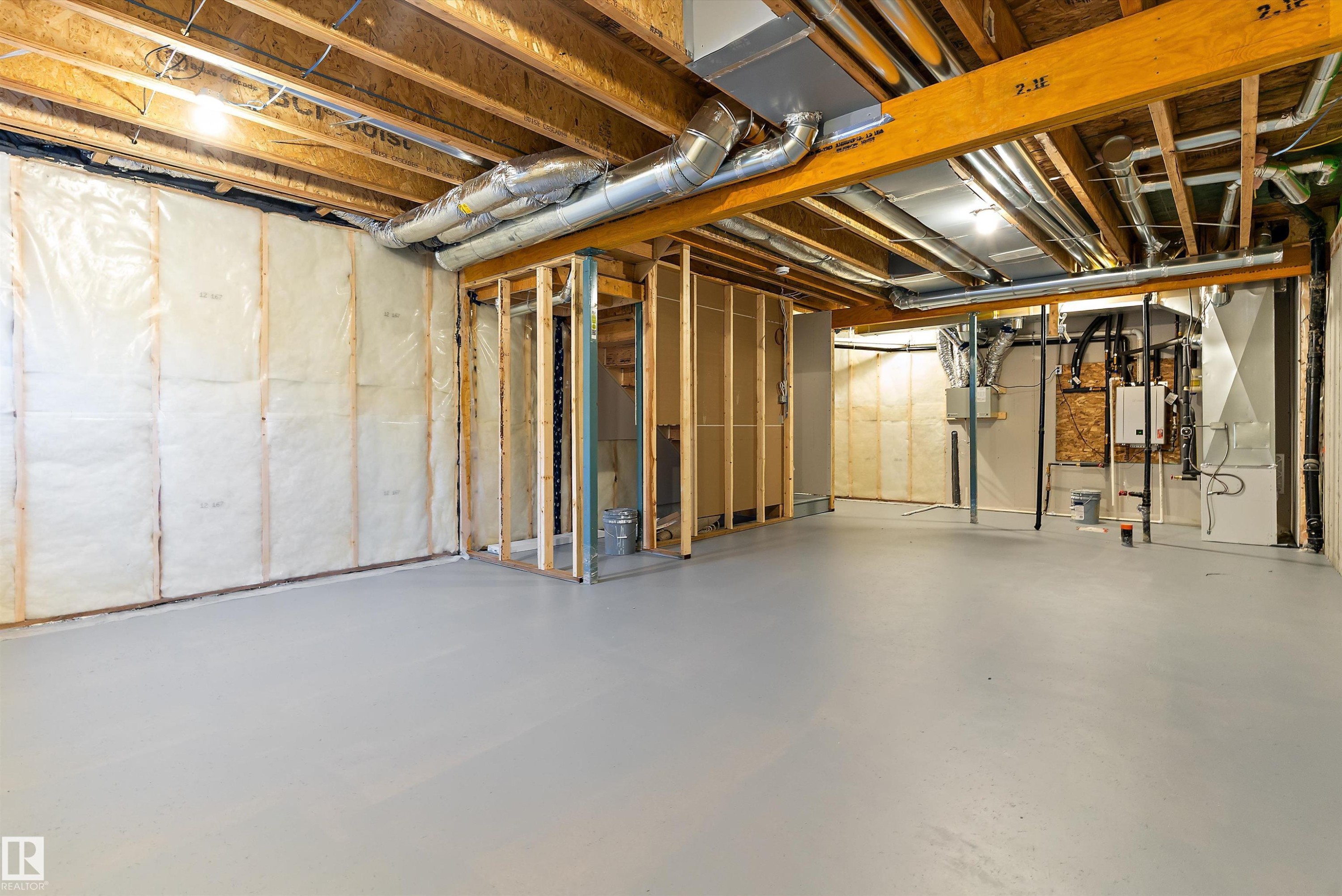 Unfinished below grade area featuring heating unit - 823 Rowan Close, Edmonton, AB - Indoor Photo Showing Basement