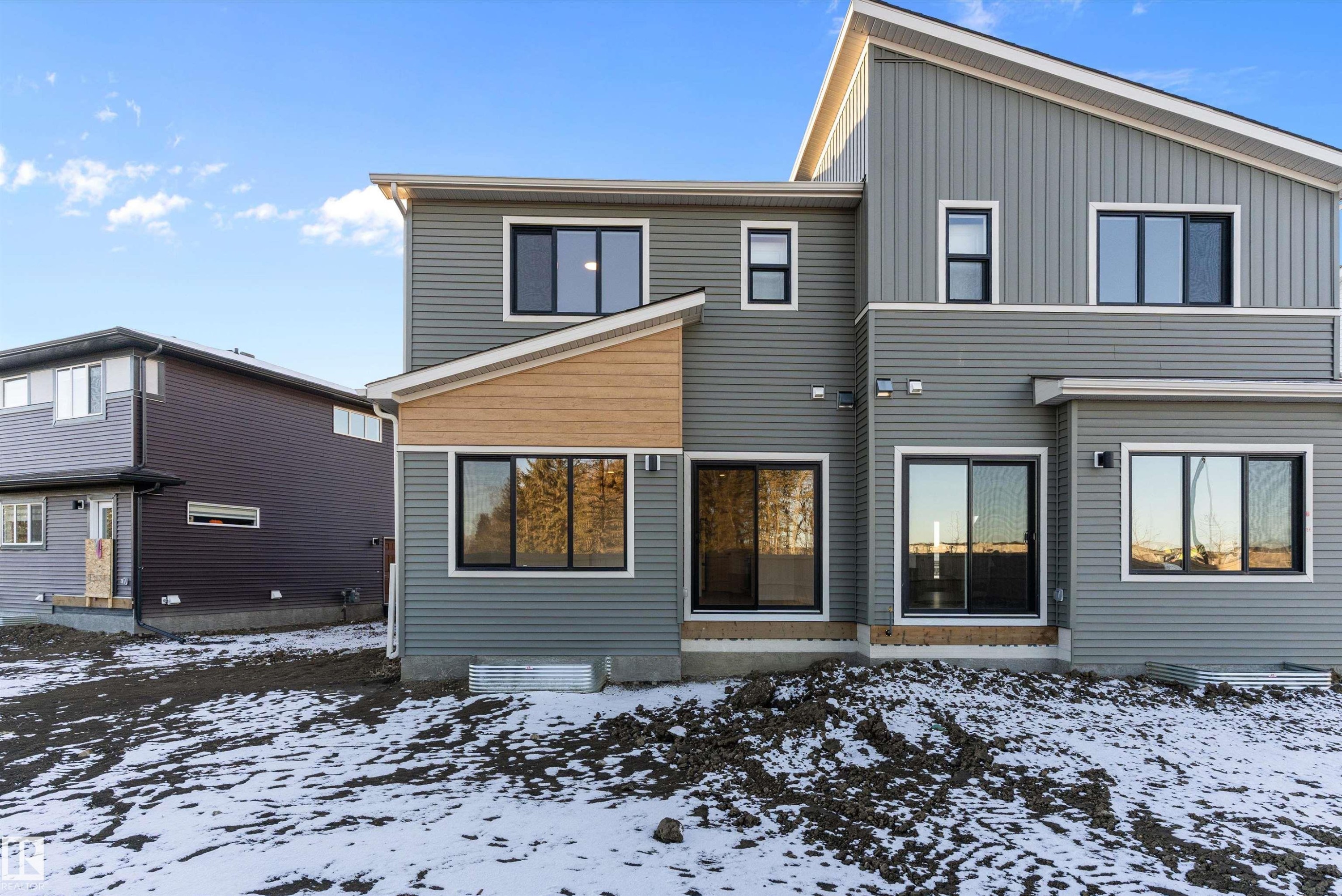 Snow covered property featuring board and batten siding - 823 Rowan Close, Edmonton, AB - Outdoor