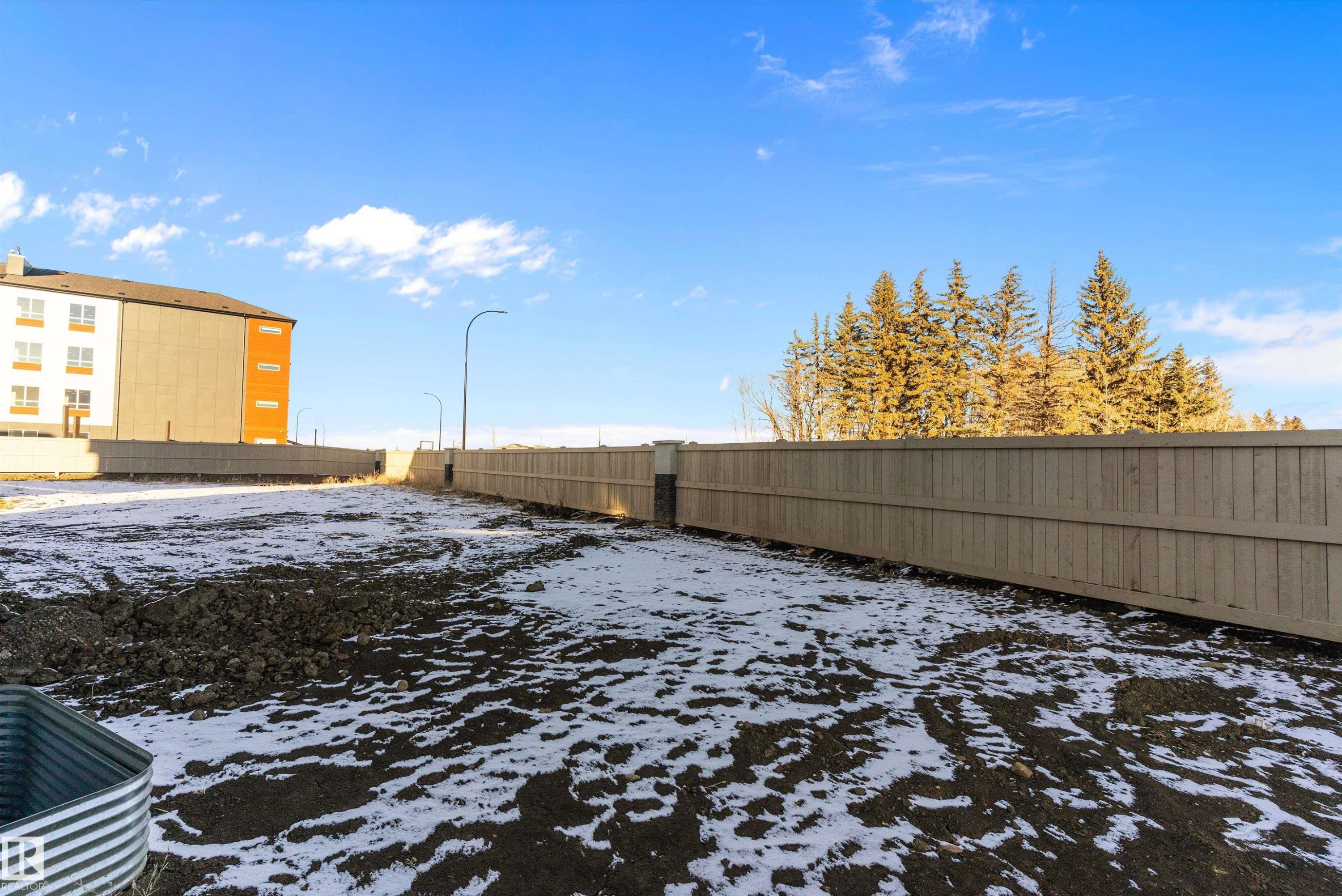 View of snowy yard - 823 Rowan Close, Edmonton, AB - Outdoor