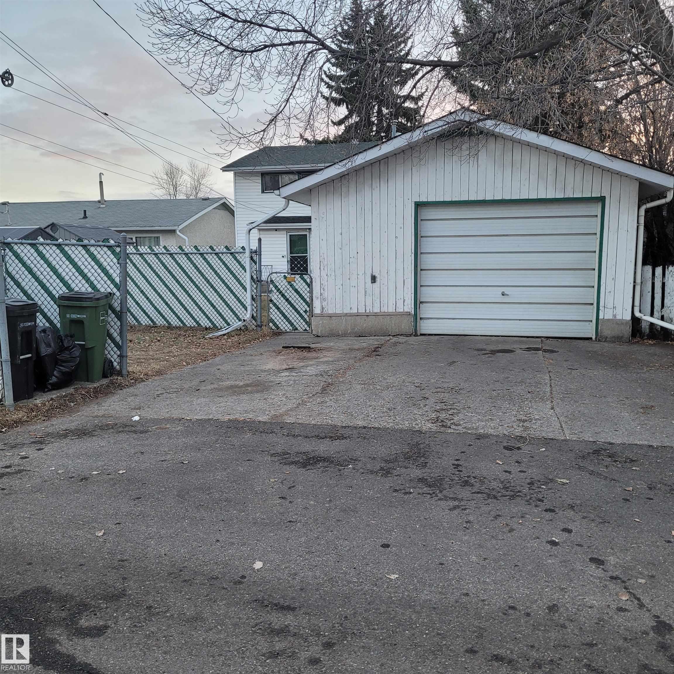 11212 134 Avenue, Edmonton, AB - Outdoor