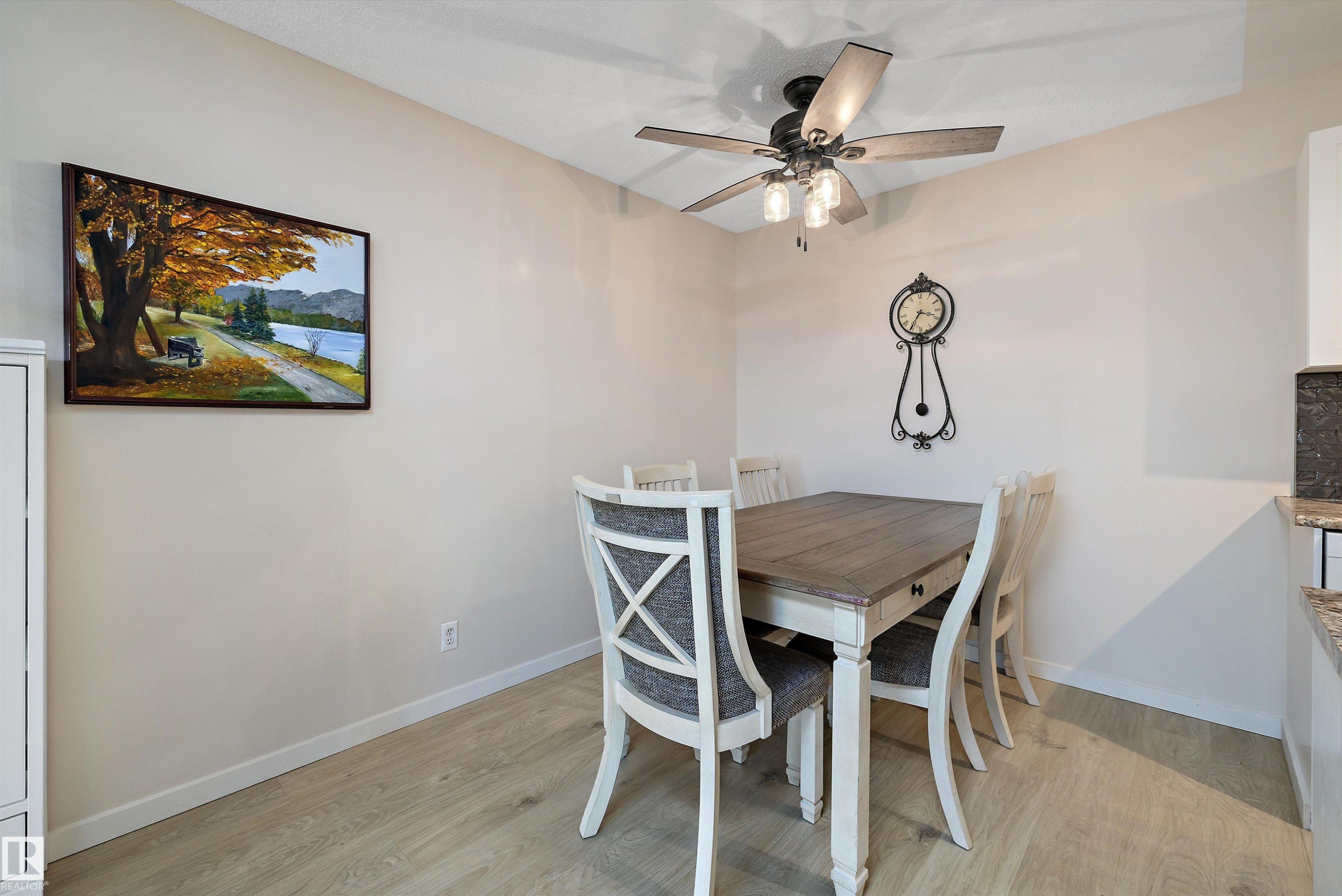 411 10511 19 Av, Edmonton, AB - Indoor Photo Showing Dining Room